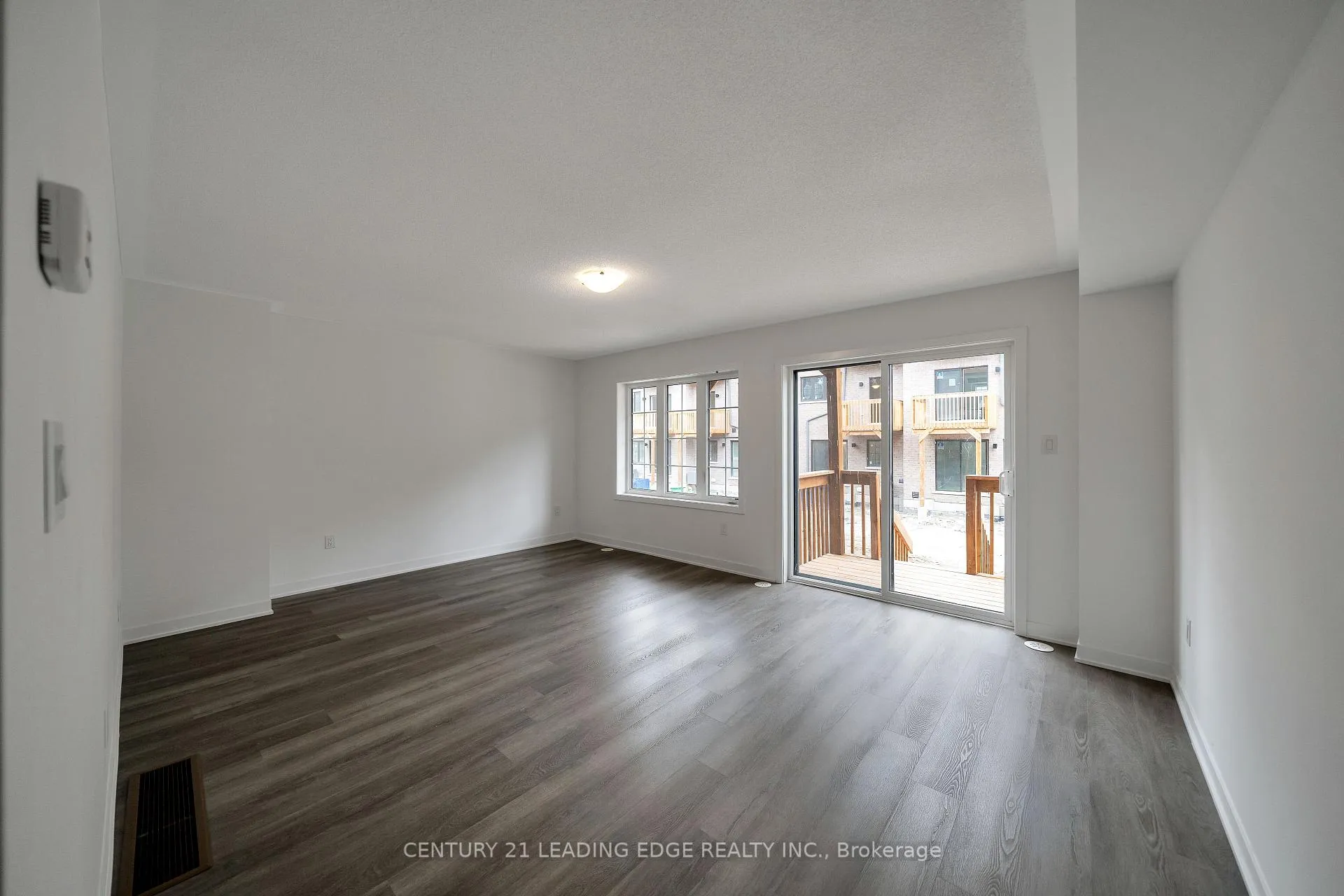 Photo 22 of 19 Calloway Way, Whitby, Downtown Whitby — HOMEH