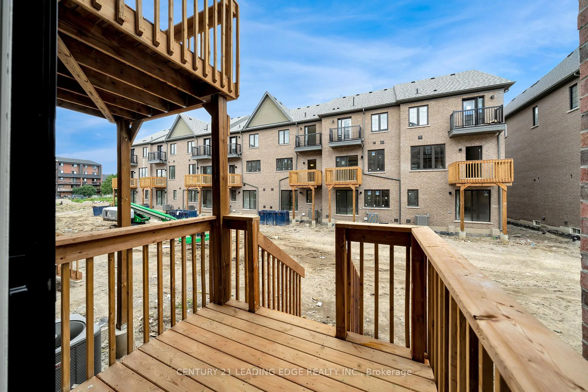 Photo 23 of 19 Calloway Way, Whitby, Downtown Whitby — HOMEH
