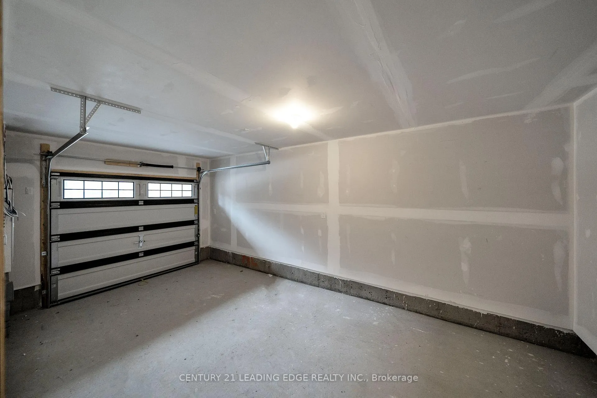 Photo 24 of 19 Calloway Way, Whitby, Downtown Whitby — HOMEH