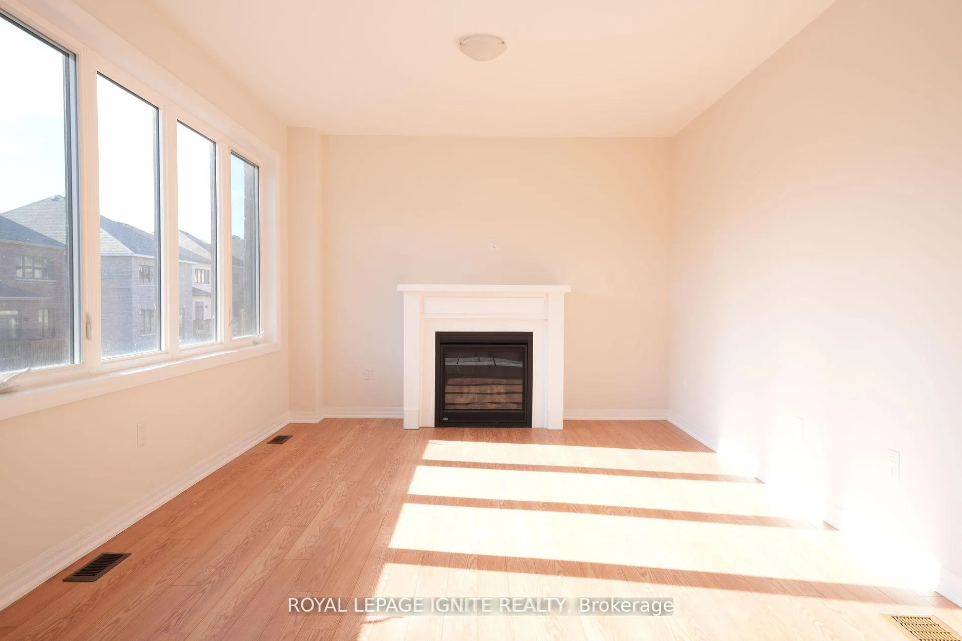 Photo 10 of 11 ED Ewert Avenue, Clarington, Newcastle — HOMEH