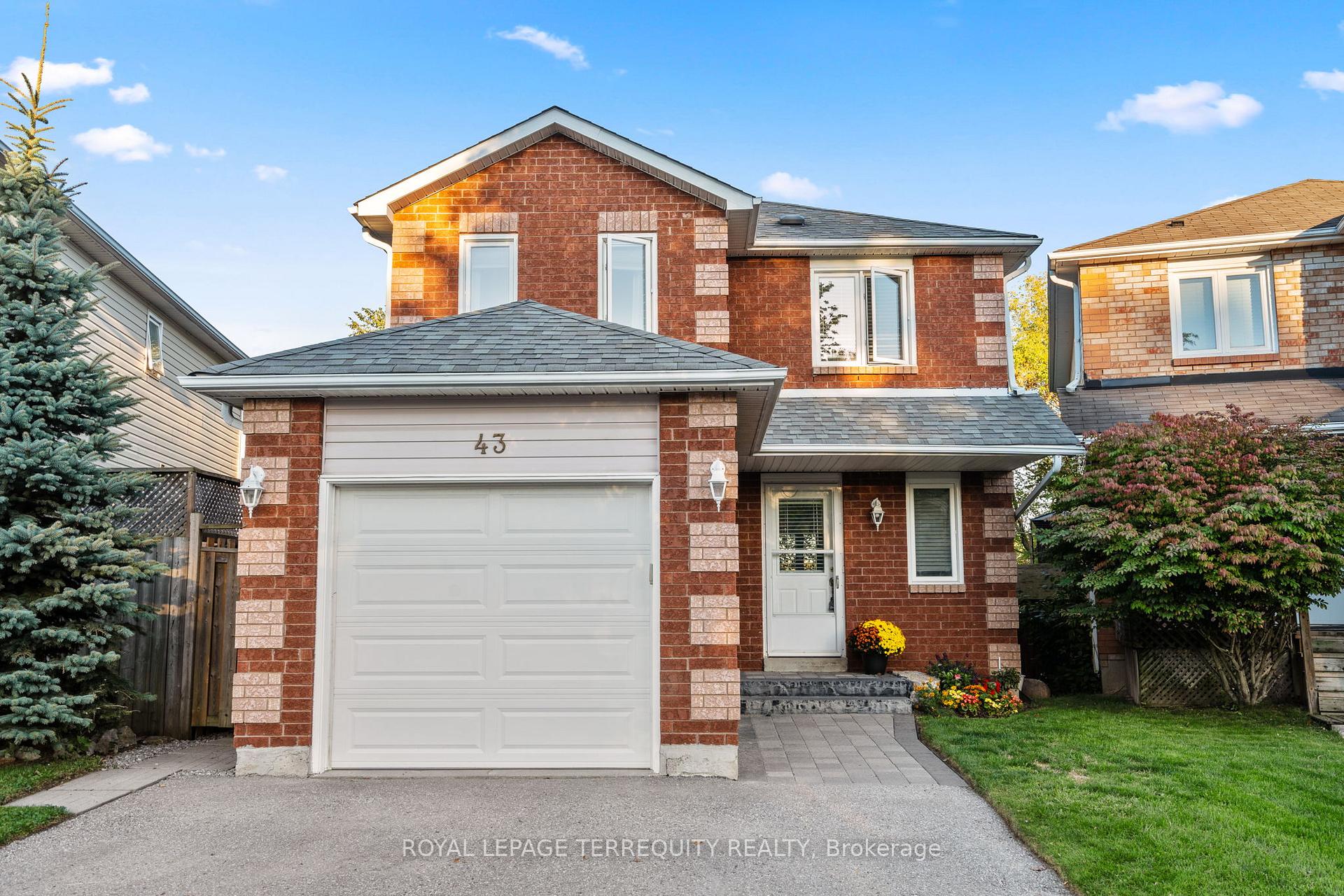 Photo 1 of 43 Champine Square, Clarington, Bowmanville — HOMEH