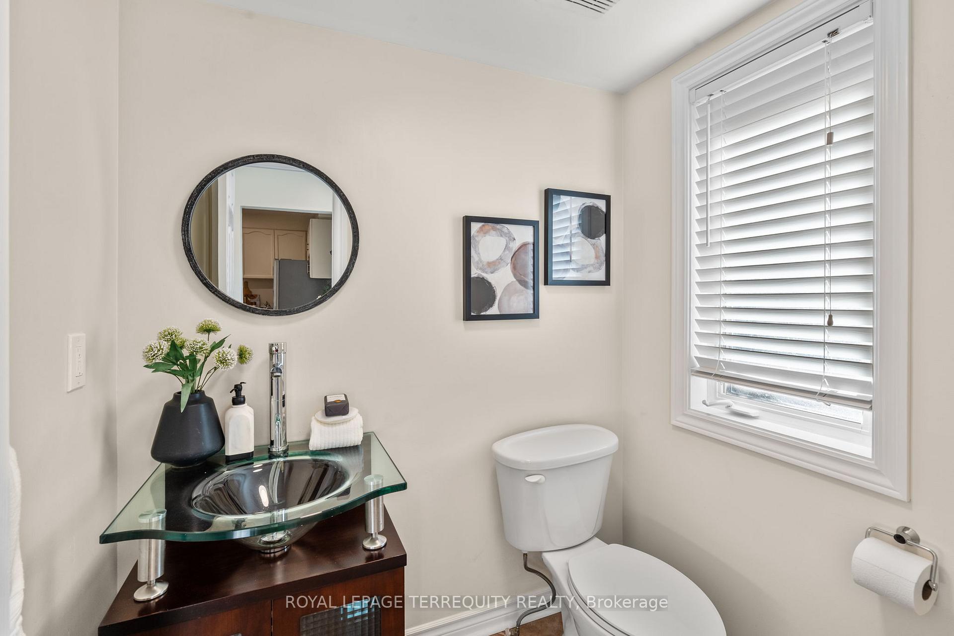Photo 6 of 43 Champine Square, Clarington, Bowmanville — HOMEH