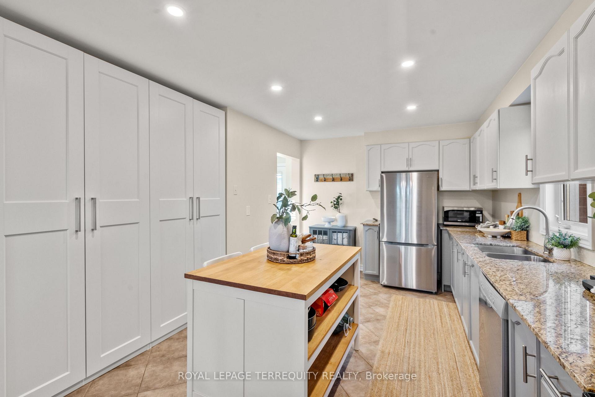 Photo 8 of 43 Champine Square, Clarington, Bowmanville — HOMEH