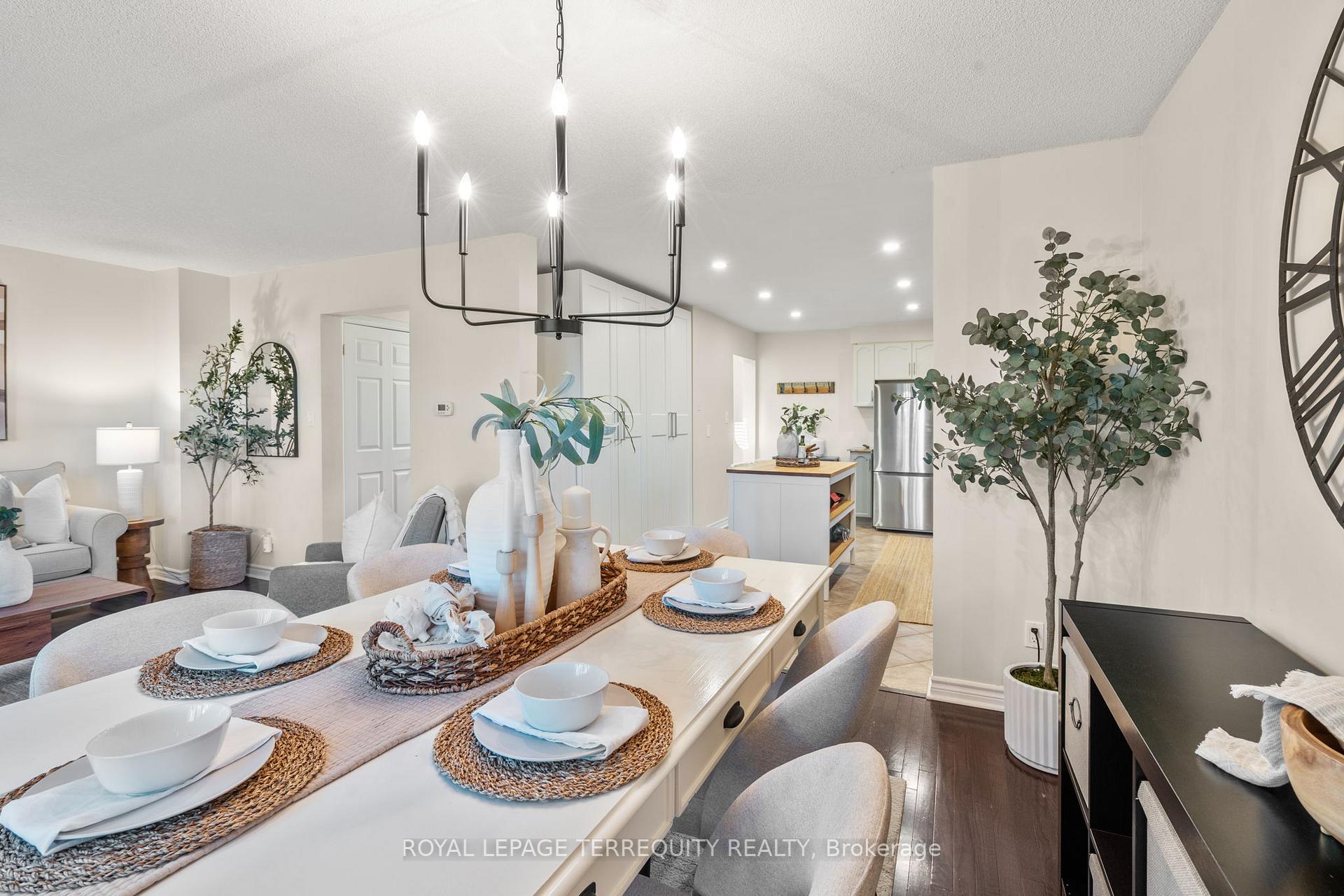 Photo 12 of 43 Champine Square, Clarington, Bowmanville — HOMEH