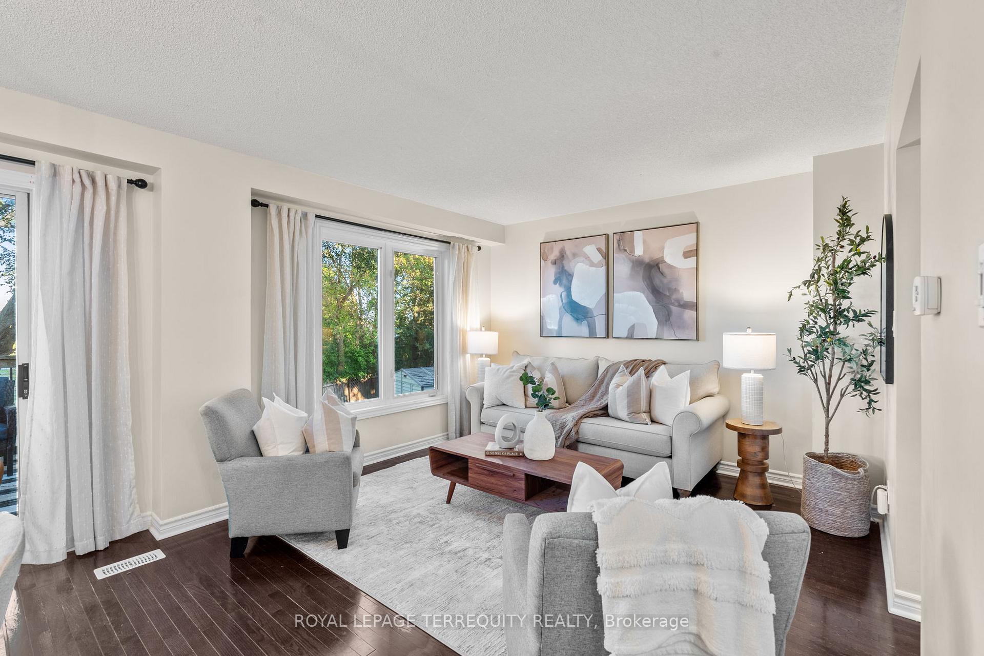 Photo 13 of 43 Champine Square, Clarington, Bowmanville — HOMEH