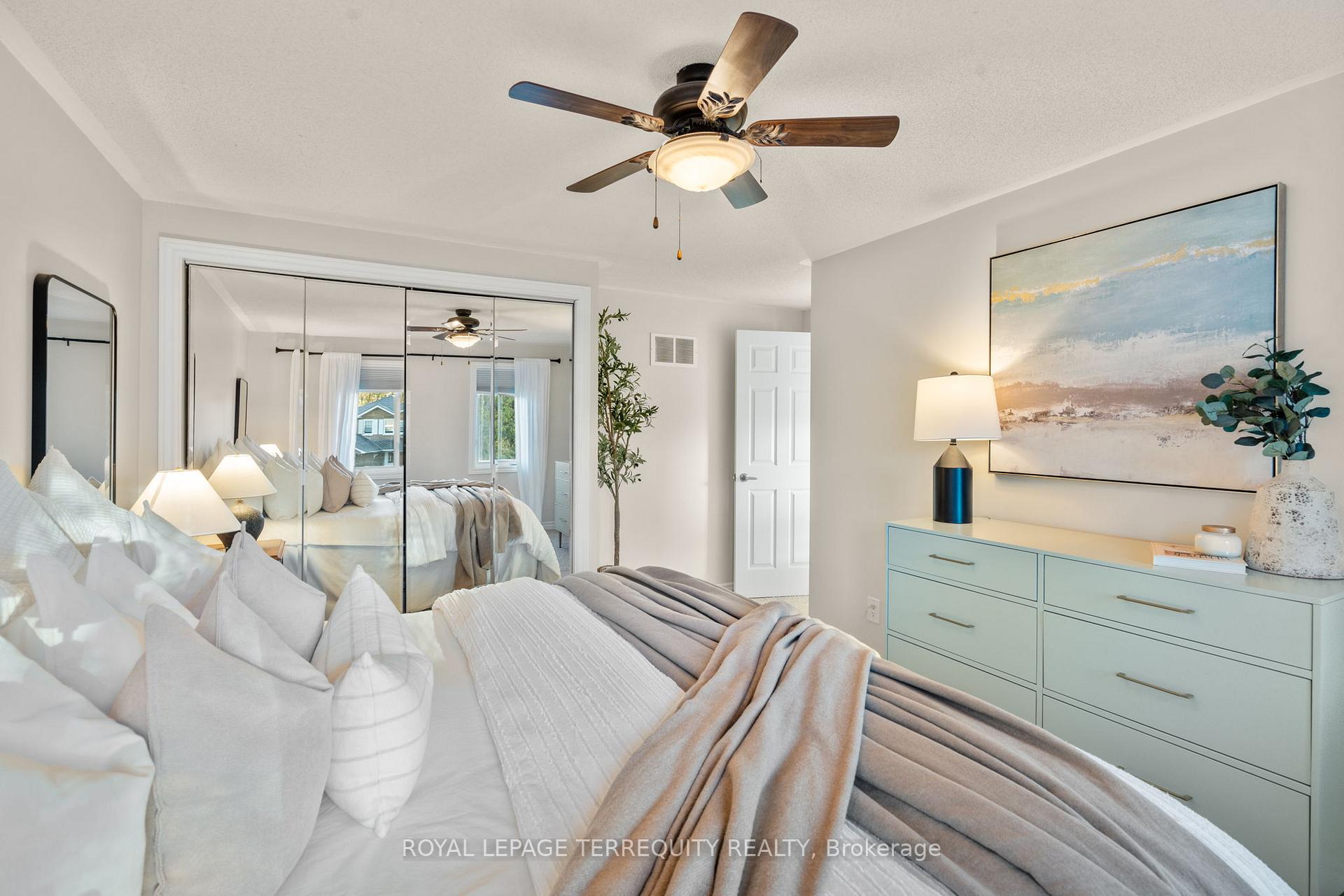 Photo 14 of 43 Champine Square, Clarington, Bowmanville — HOMEH