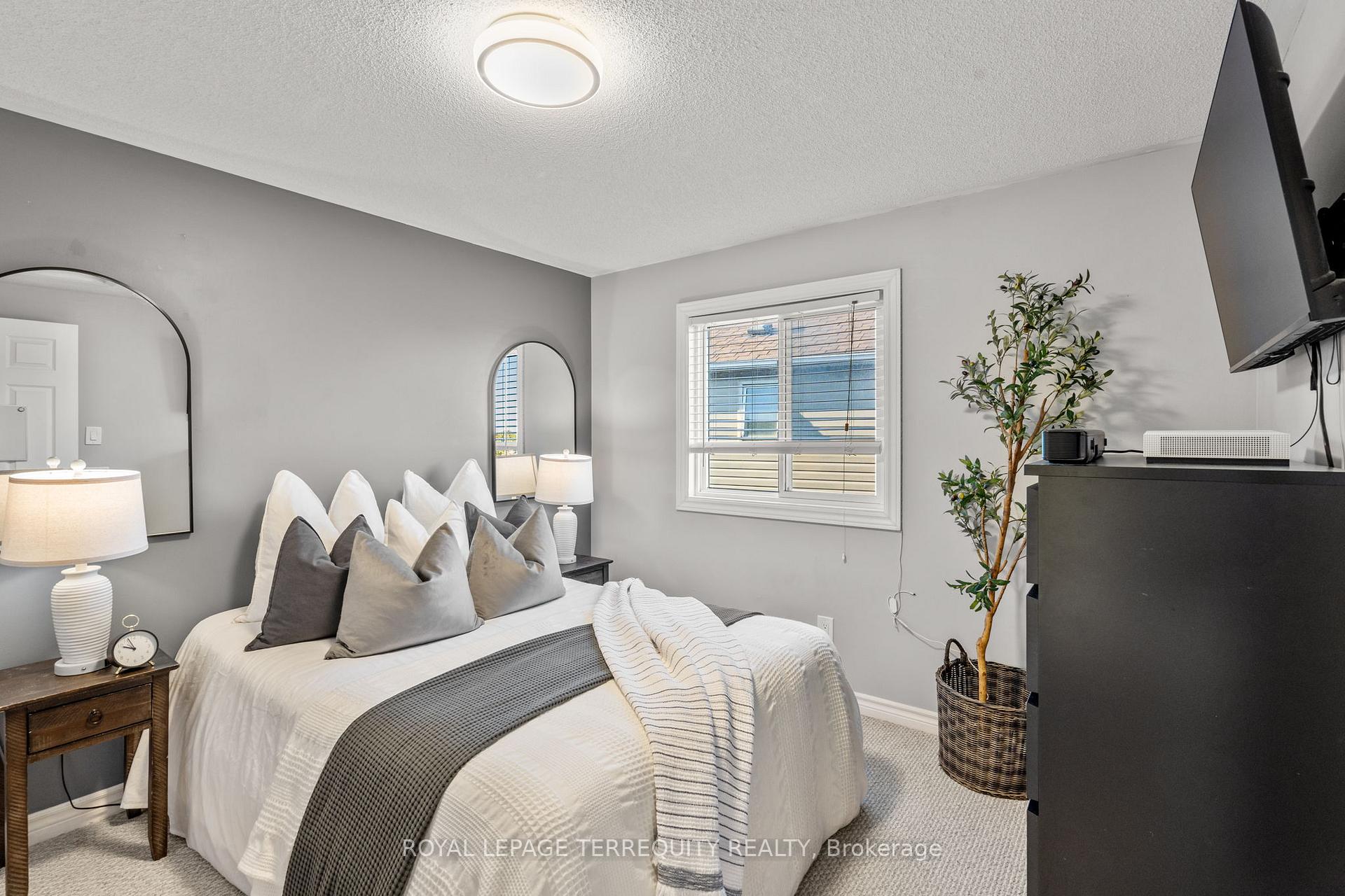 Photo 18 of 43 Champine Square, Clarington, Bowmanville — HOMEH
