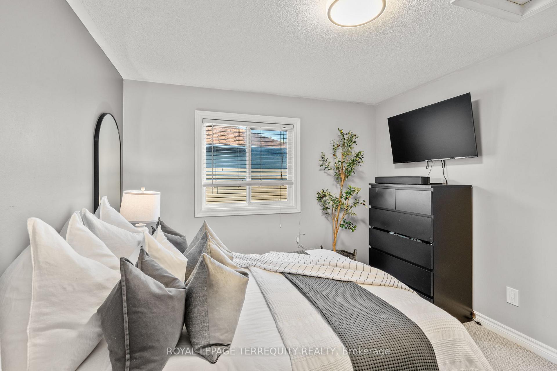 Photo 19 of 43 Champine Square, Clarington, Bowmanville — HOMEH