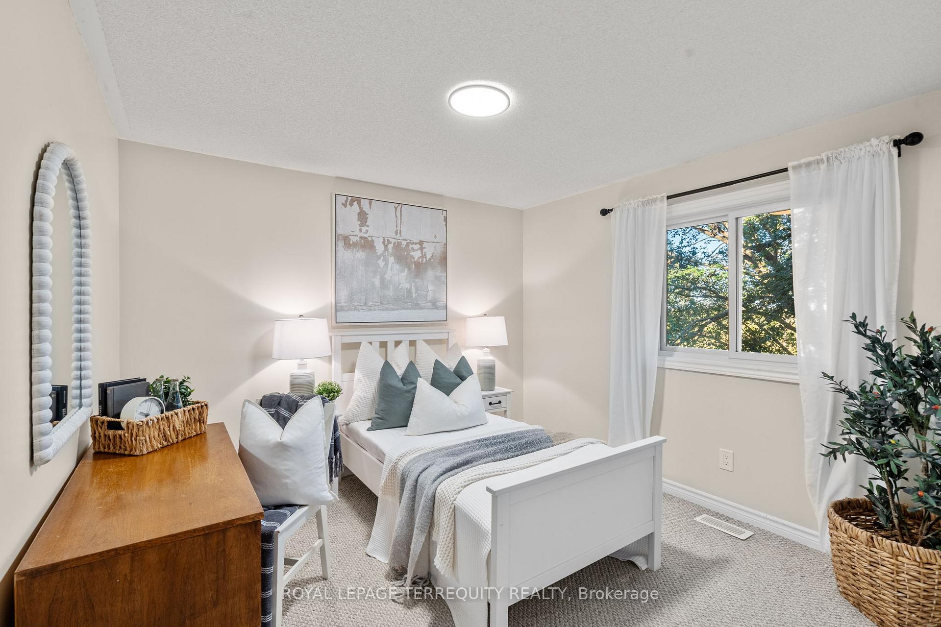 Photo 21 of 43 Champine Square, Clarington, Bowmanville — HOMEH