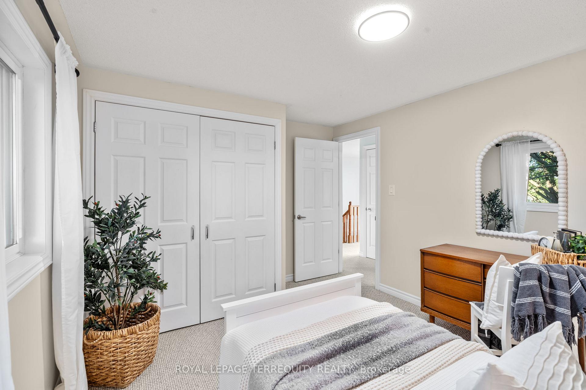 Photo 22 of 43 Champine Square, Clarington, Bowmanville — HOMEH