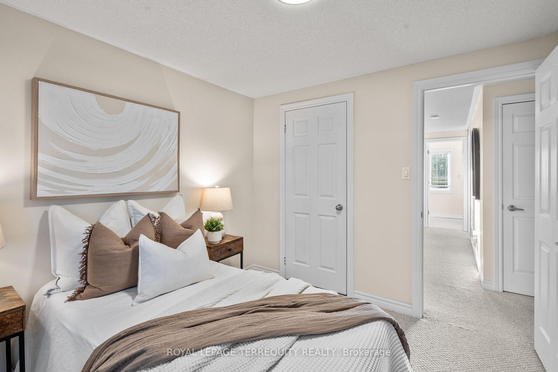 Photo 23 of 43 Champine Square, Clarington, Bowmanville — HOMEH
