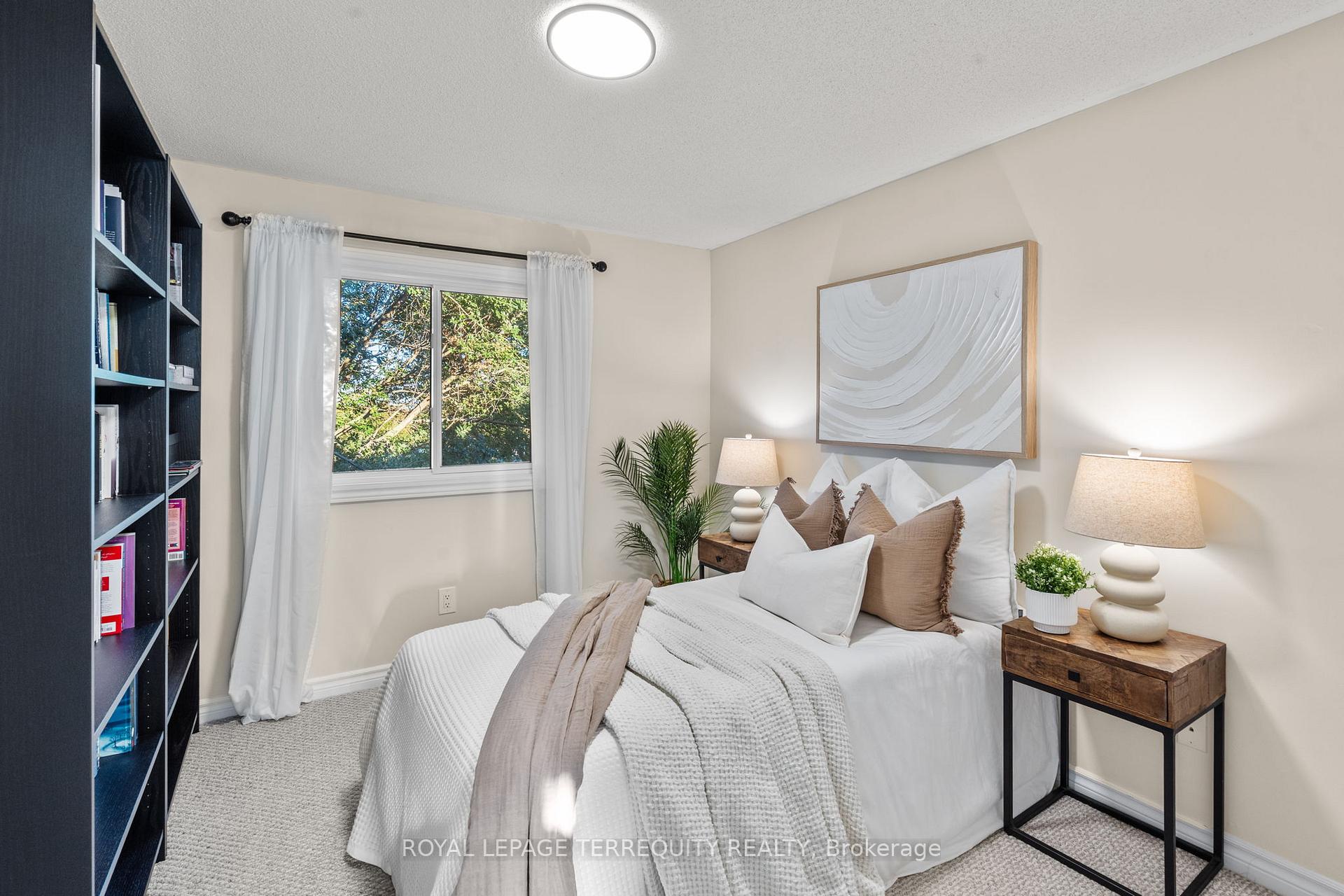 Photo 24 of 43 Champine Square, Clarington, Bowmanville — HOMEH