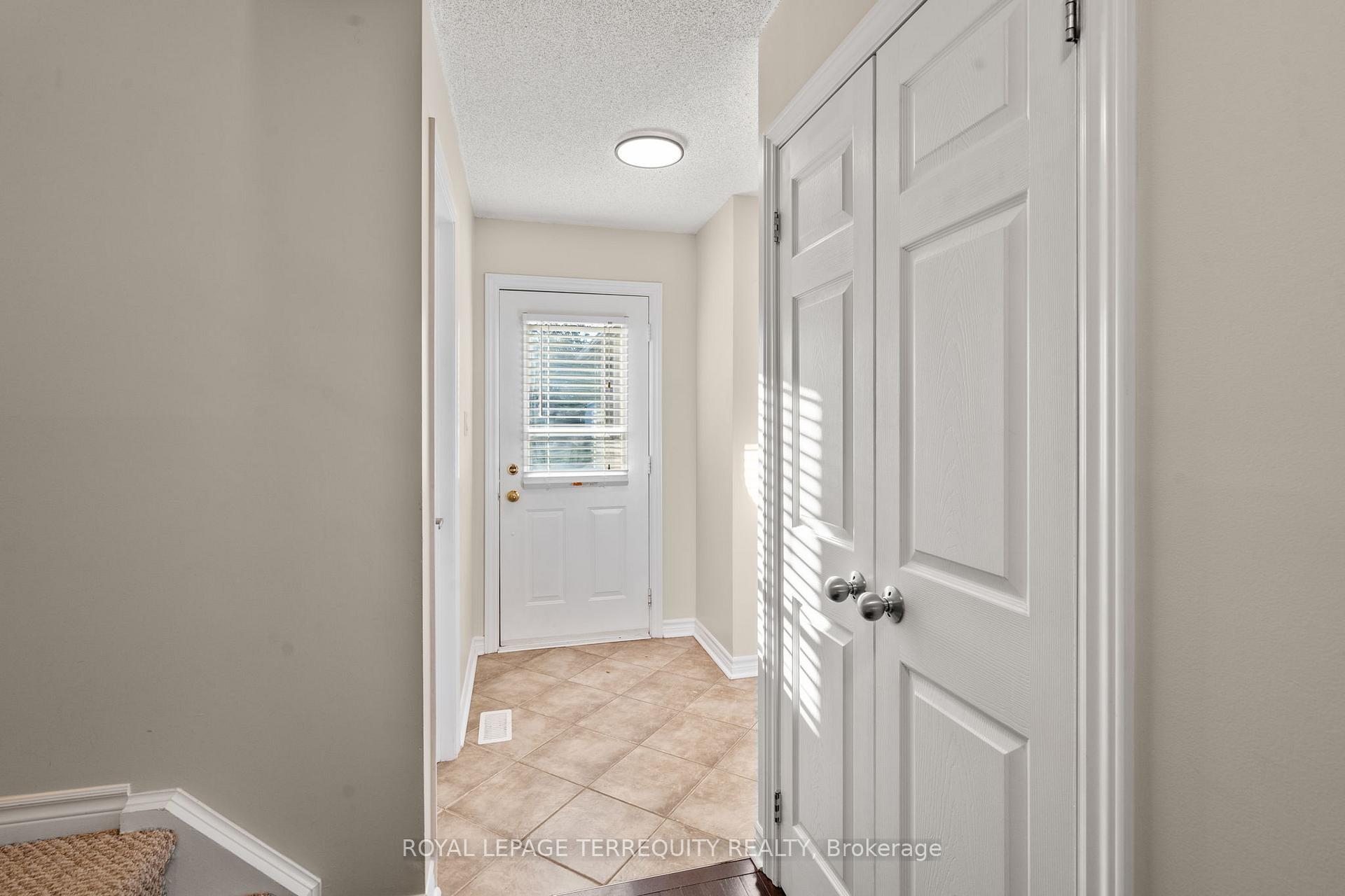Photo 25 of 43 Champine Square, Clarington, Bowmanville — HOMEH