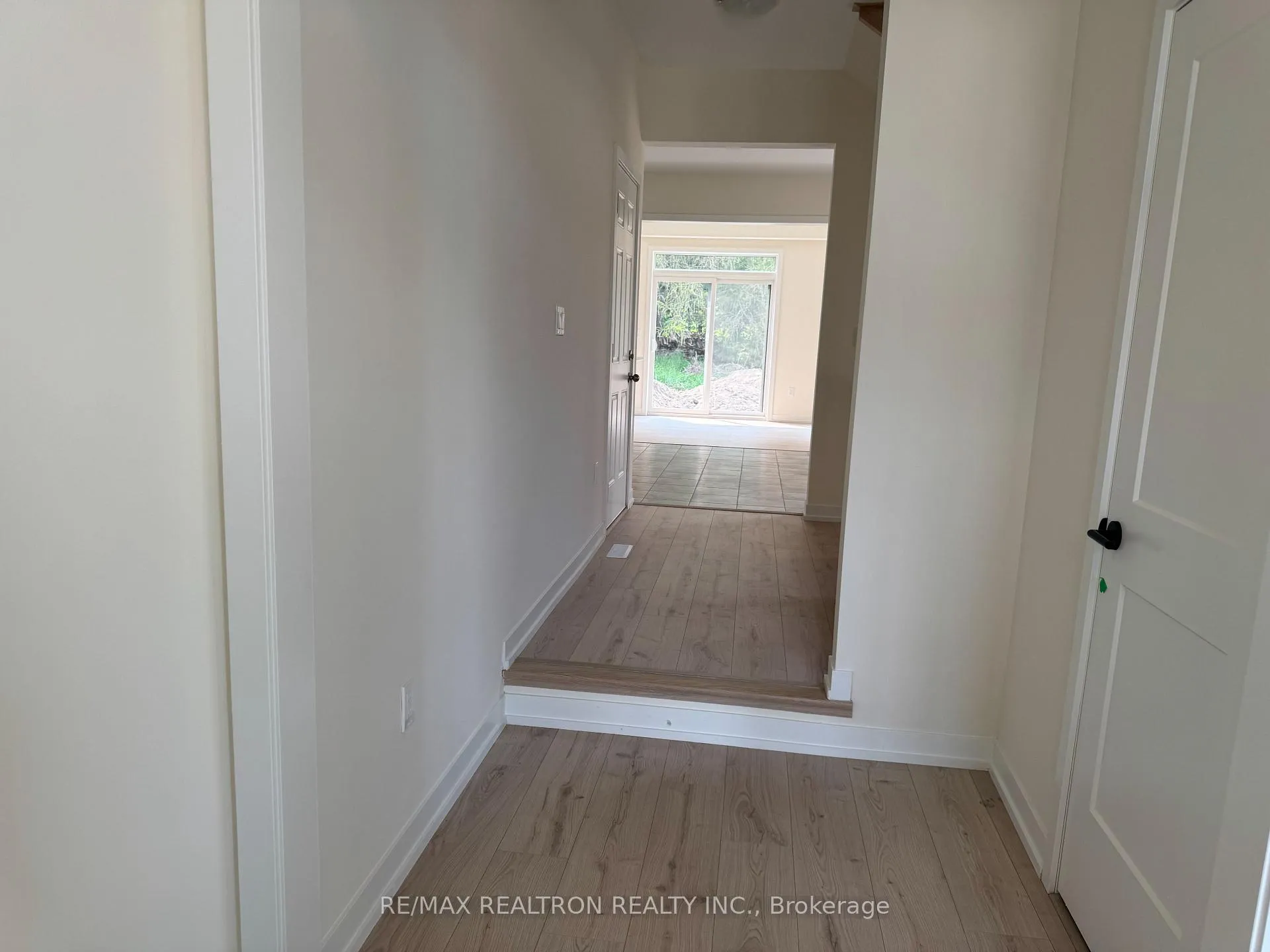 Photo 4 of 70 N Gdn Boulevard, Scugog, Port Perry — HOMEH