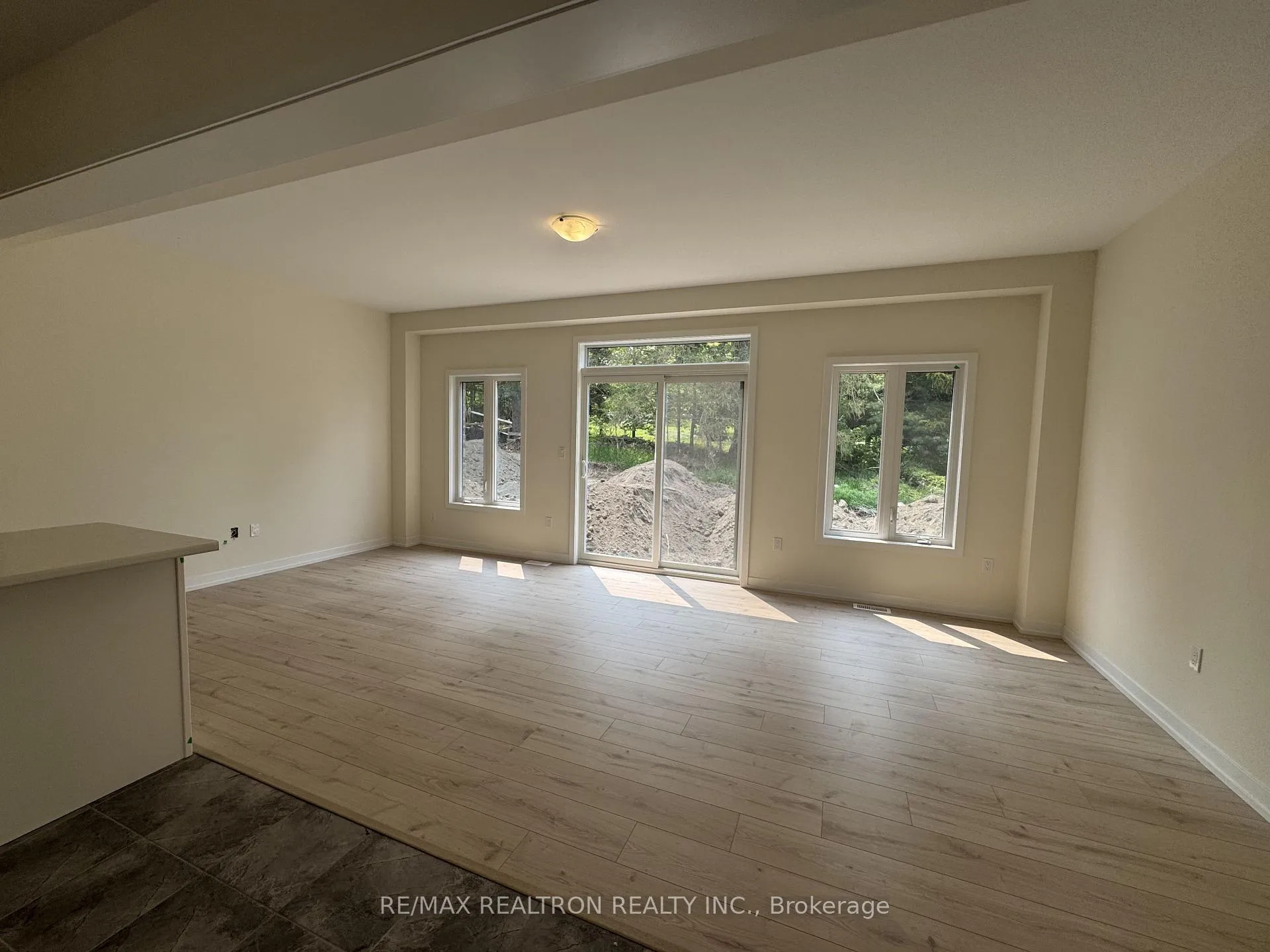 Photo 5 of 70 N Gdn Boulevard, Scugog, Port Perry — HOMEH