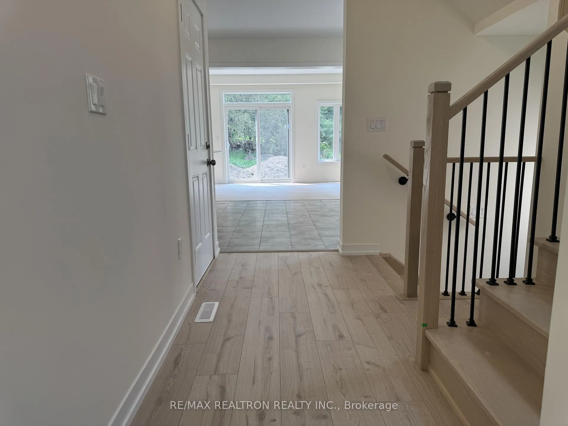 Photo 6 of 70 N Gdn Boulevard, Scugog, Port Perry — HOMEH