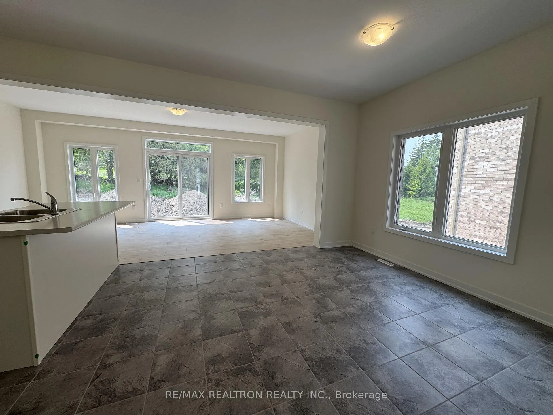 Photo 7 of 70 N Gdn Boulevard, Scugog, Port Perry — HOMEH