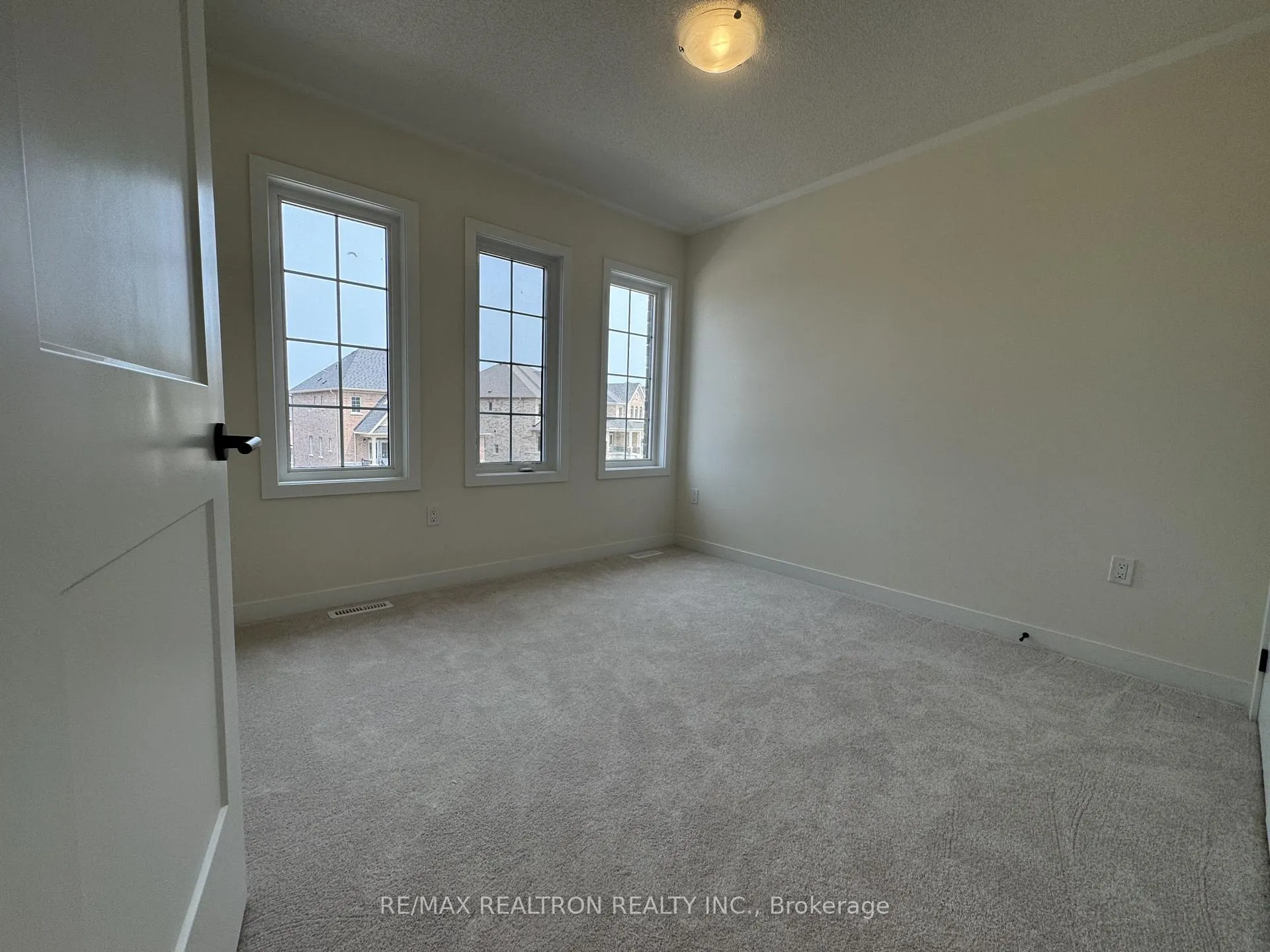 Photo 14 of 70 N Gdn Boulevard, Scugog, Port Perry — HOMEH