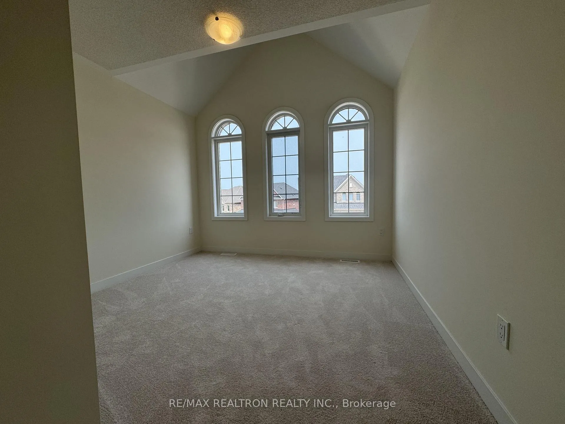 Photo 16 of 70 N Gdn Boulevard, Scugog, Port Perry — HOMEH