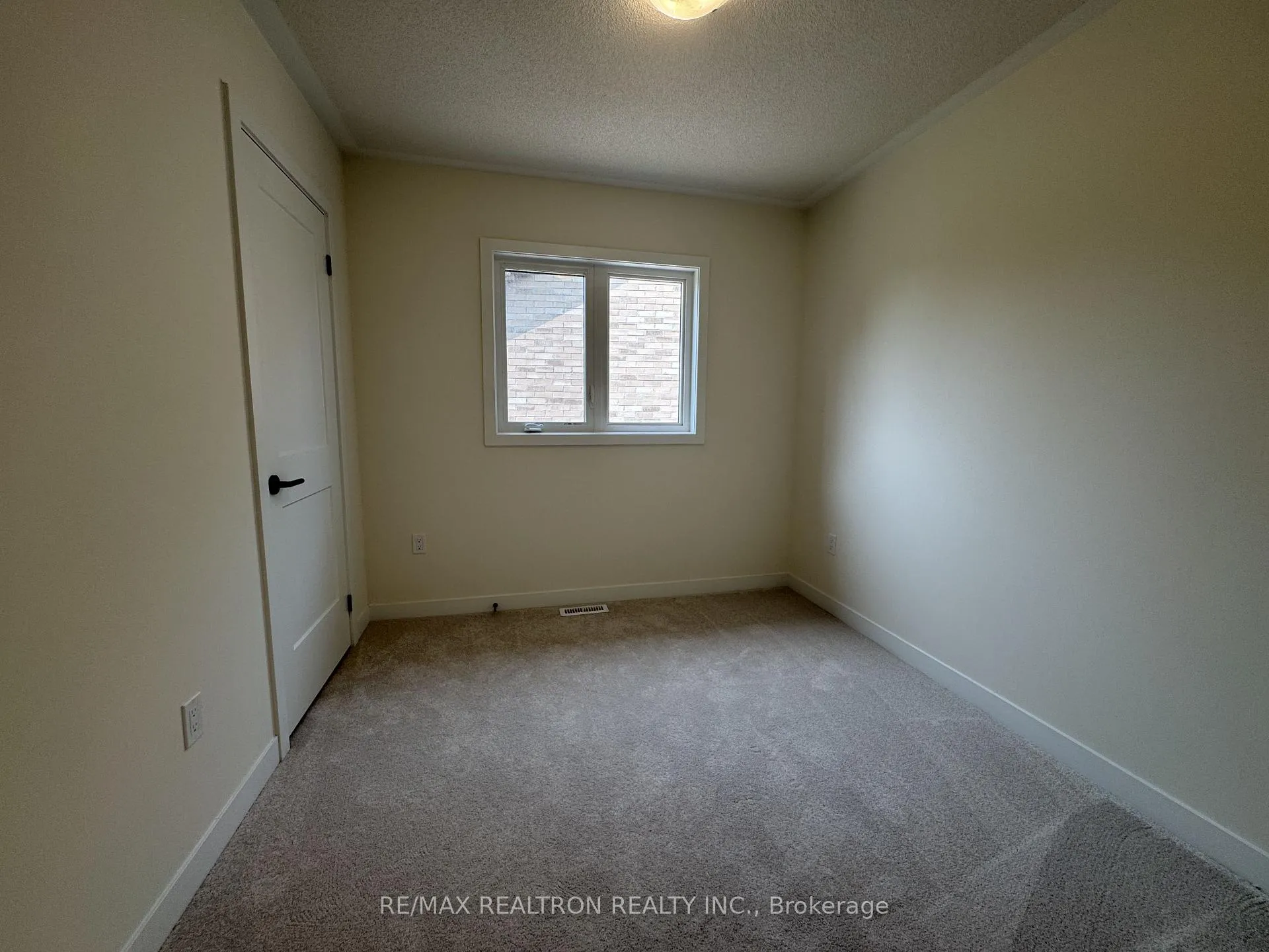 Photo 19 of 70 N Gdn Boulevard, Scugog, Port Perry — HOMEH