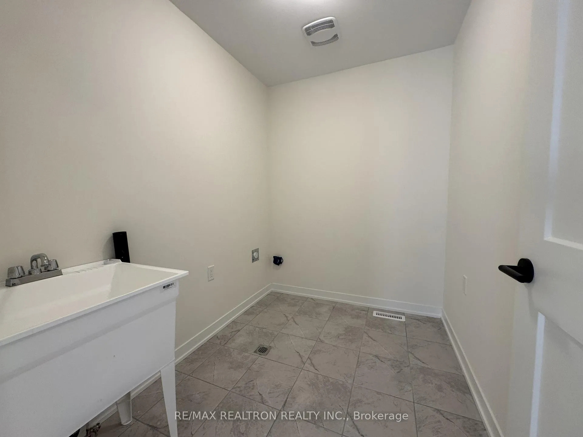 Photo 21 of 70 N Gdn Boulevard, Scugog, Port Perry — HOMEH