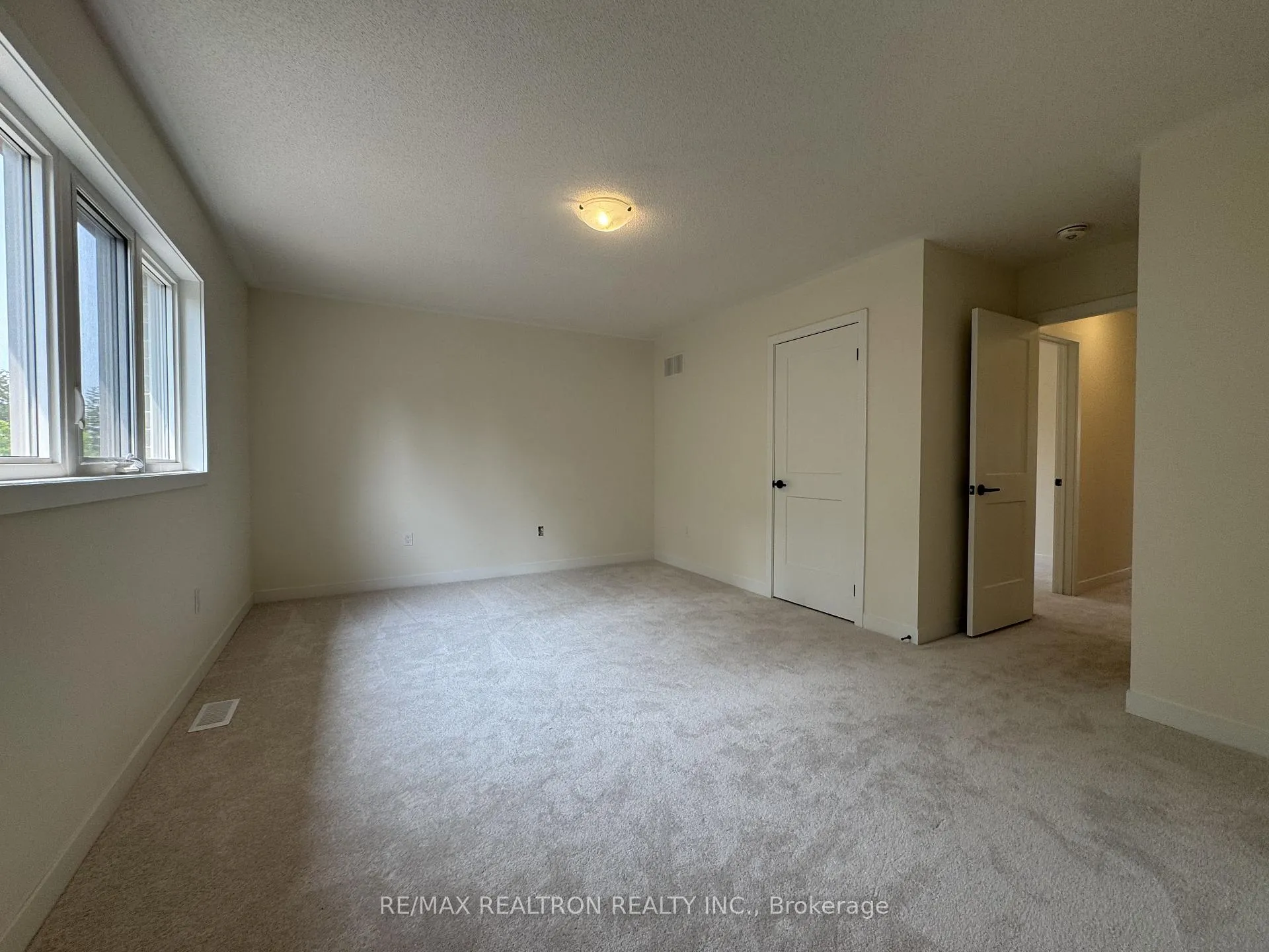 Photo 22 of 70 N Gdn Boulevard, Scugog, Port Perry — HOMEH