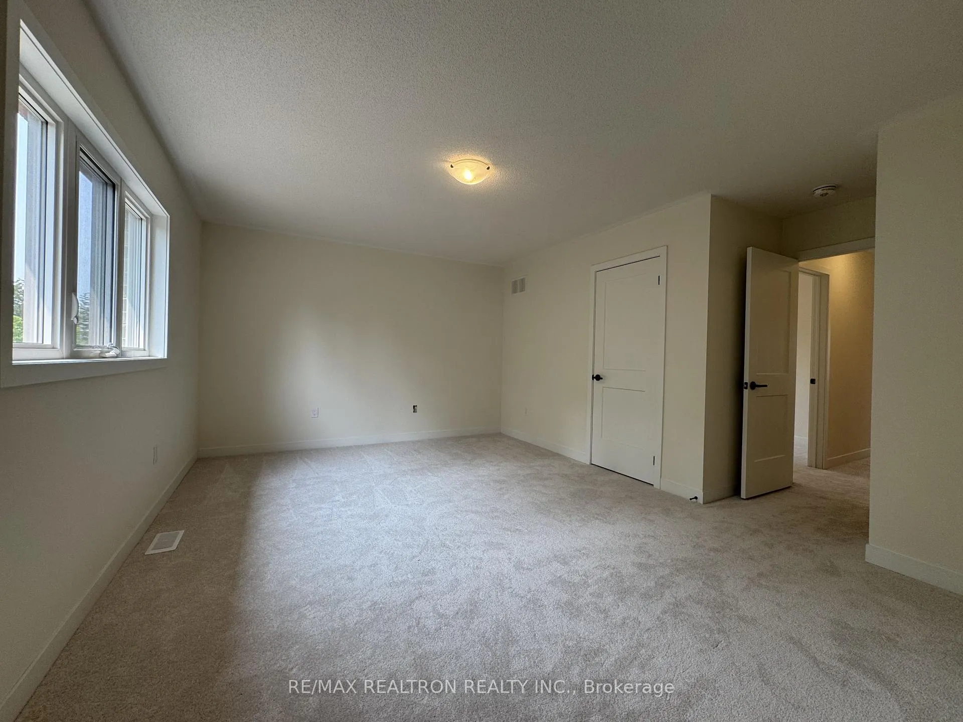 Photo 23 of 70 N Gdn Boulevard, Scugog, Port Perry — HOMEH