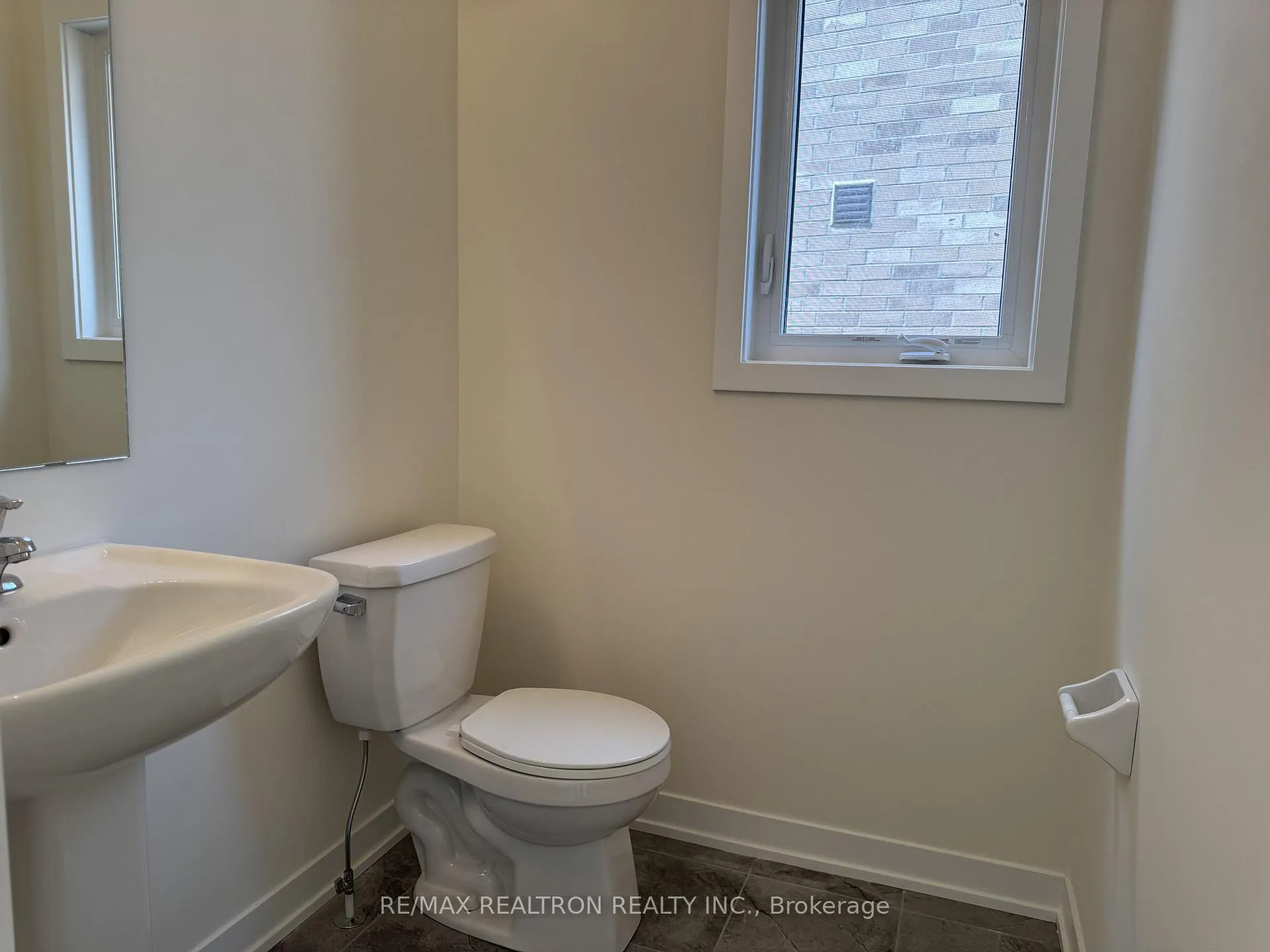 Photo 25 of 70 N Gdn Boulevard, Scugog, Port Perry — HOMEH