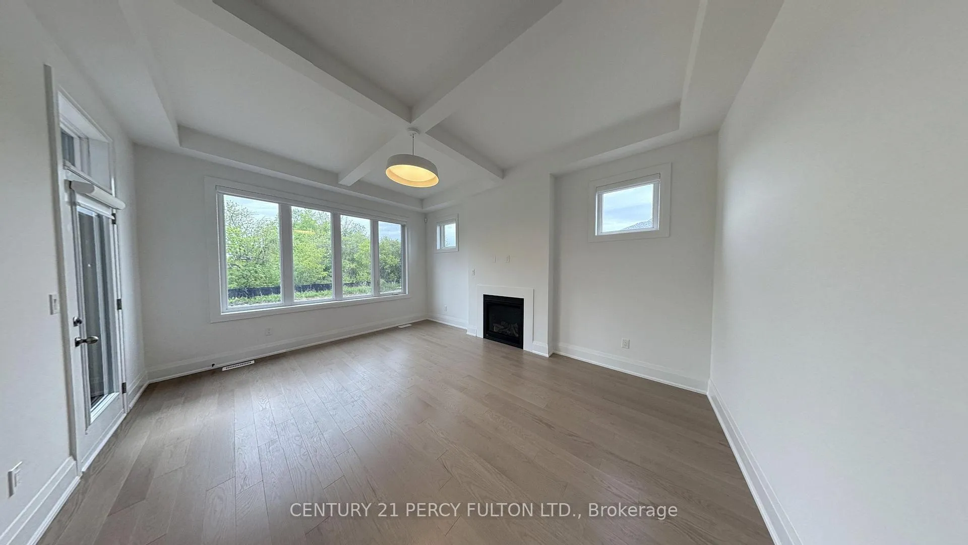 Photo 2 of 111 Deer Ridge Crescent, Whitby, Rural Whitby — HOMEH