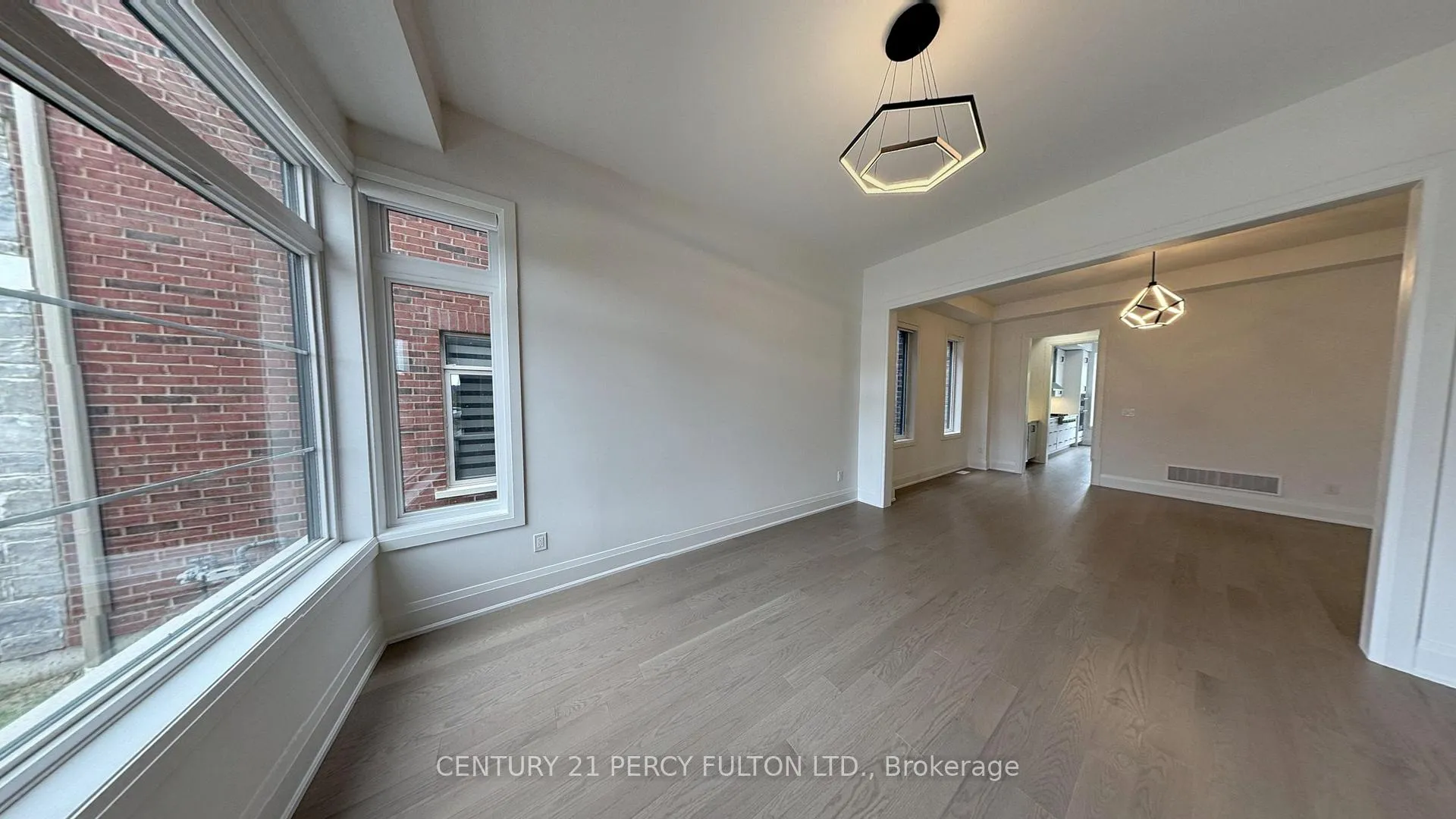 Photo 5 of 111 Deer Ridge Crescent, Whitby, Rural Whitby — HOMEH