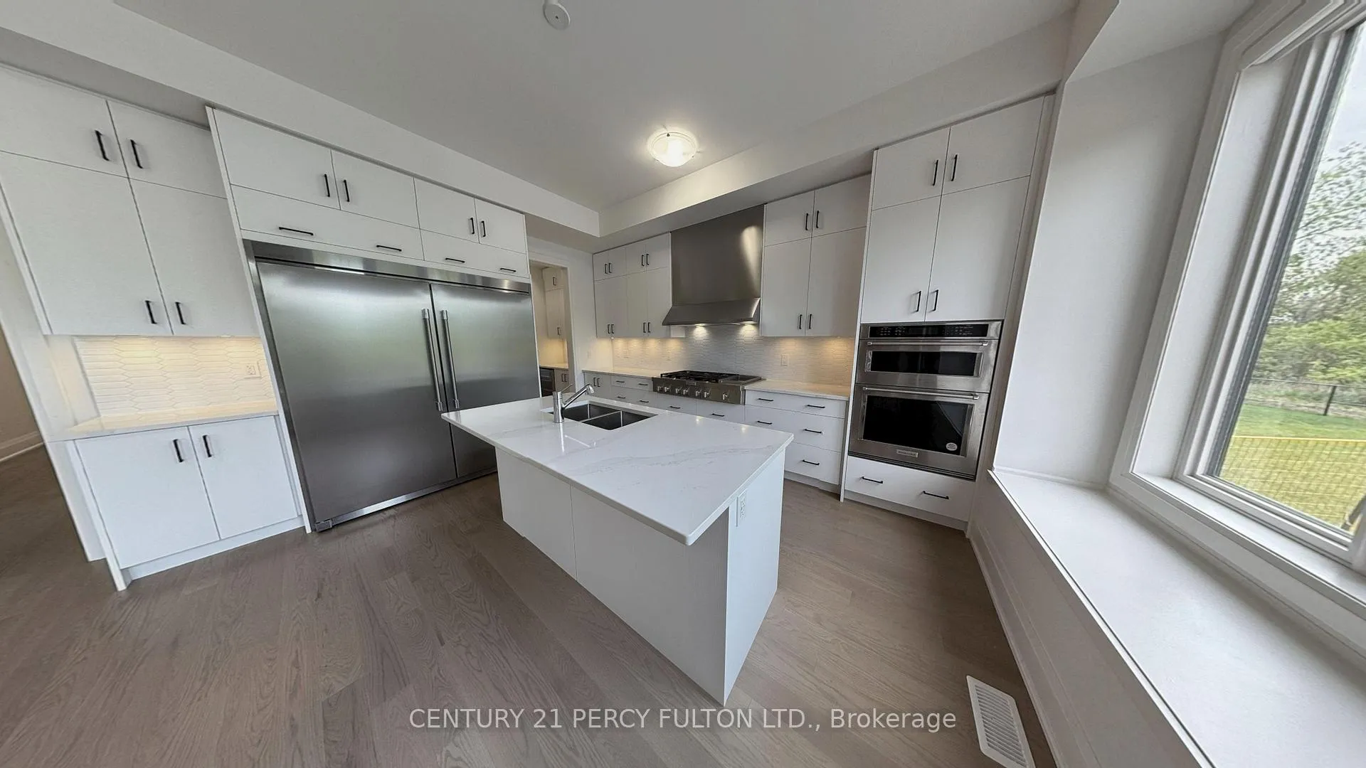 Photo 7 of 111 Deer Ridge Crescent, Whitby, Rural Whitby — HOMEH