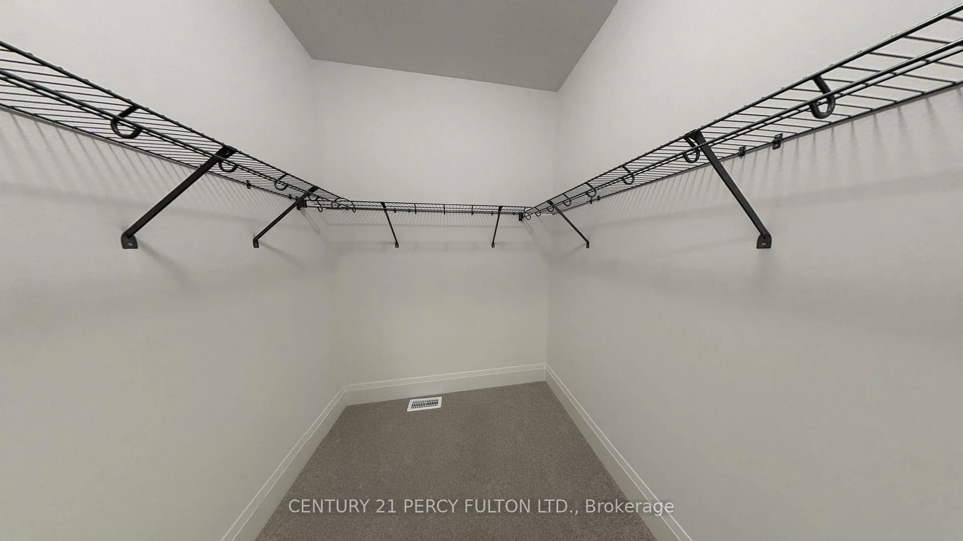 Photo 10 of 111 Deer Ridge Crescent, Whitby, Rural Whitby — HOMEH