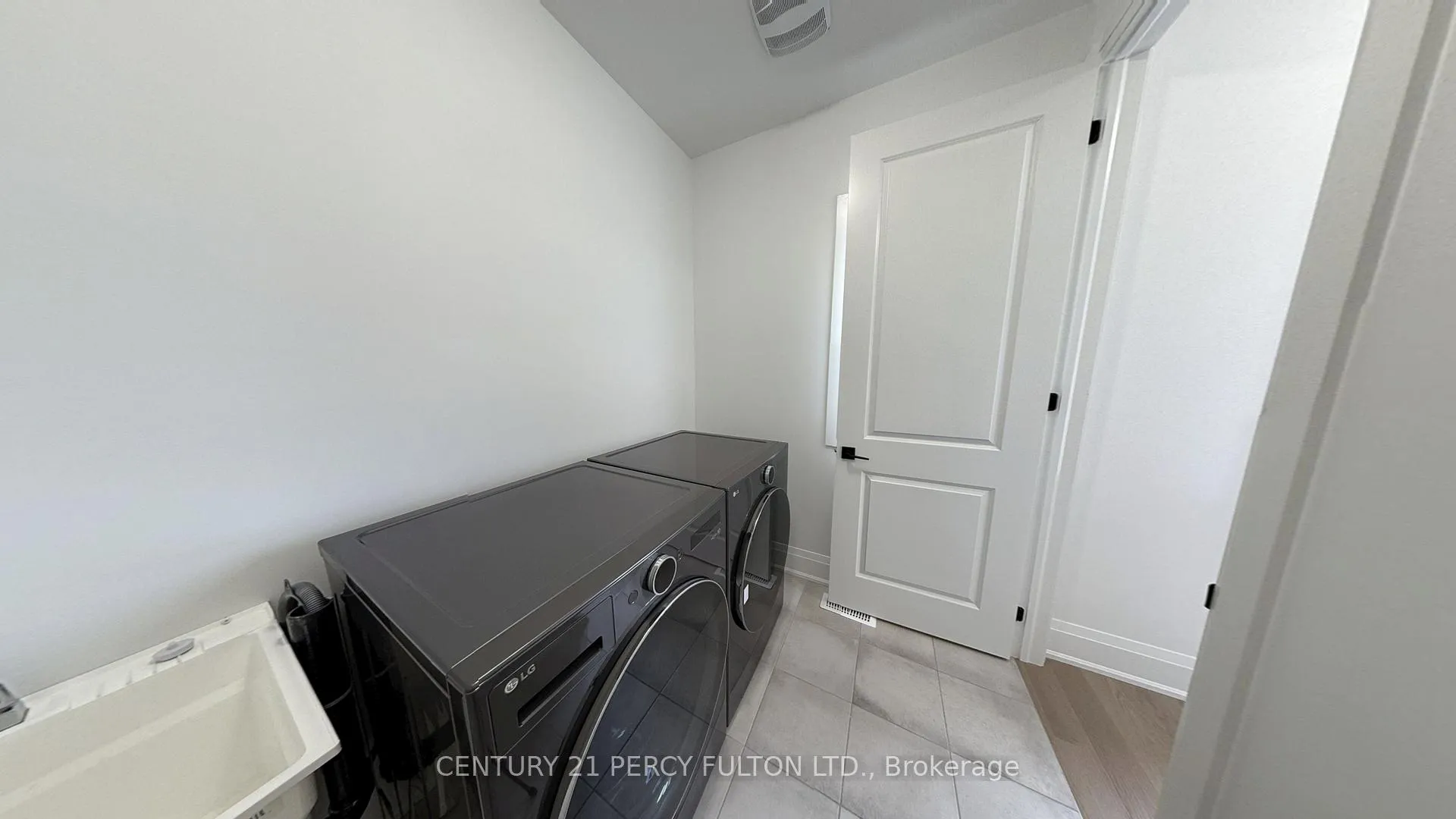Photo 21 of 111 Deer Ridge Crescent, Whitby, Rural Whitby — HOMEH