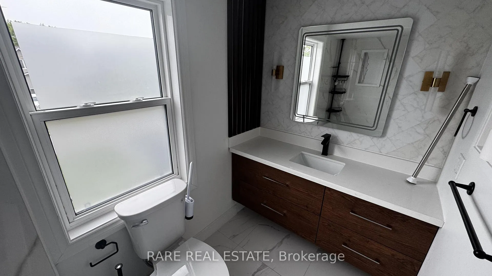 Photo 12 of 18 Pomeroy Street, Clarington, Bowmanville — HOMEH