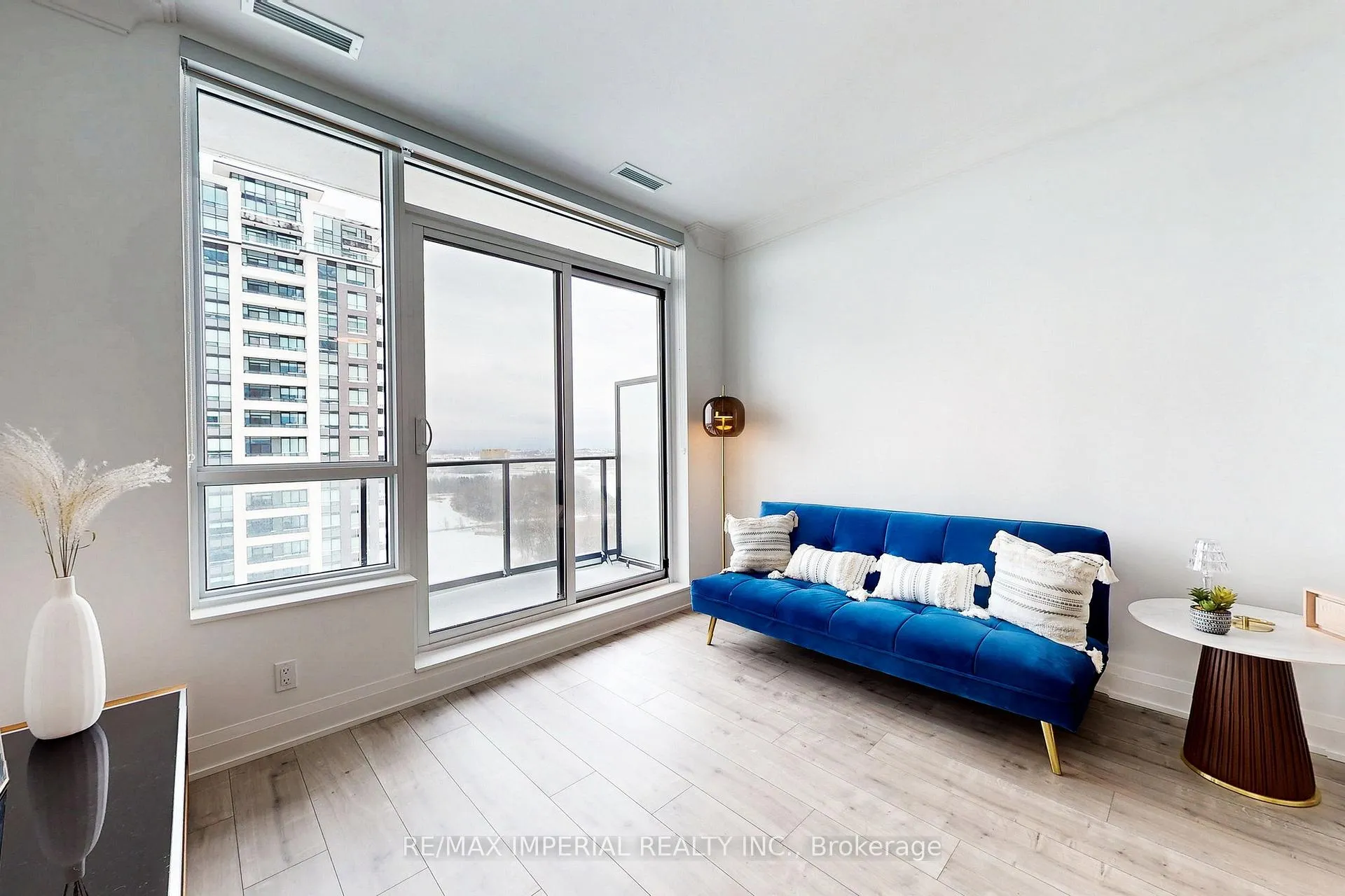 Photo 8 of Unit 2201, 18 Water Walk Drive, Markham, Unionville — HOMEH