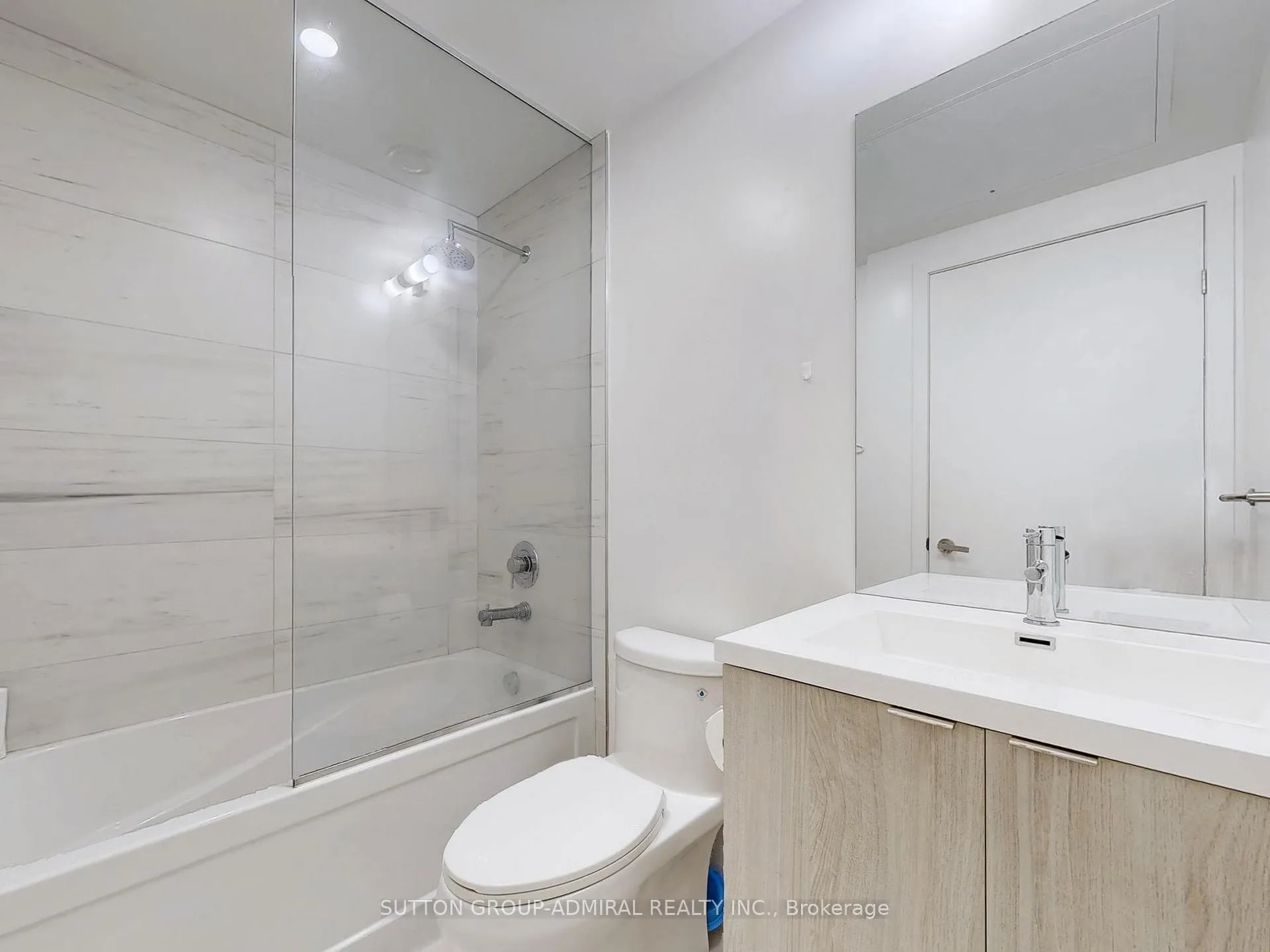 Photo 8 of Unit 5701, 138 Downes Street, Toronto, Waterfront Communities — HOMEH