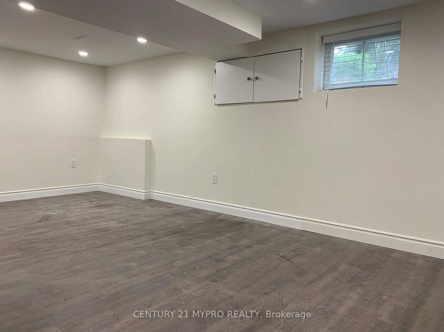 Photo 4 of Unit Bsmt, 114 Front Street E, Whitby, Port Whitby — HOMEH