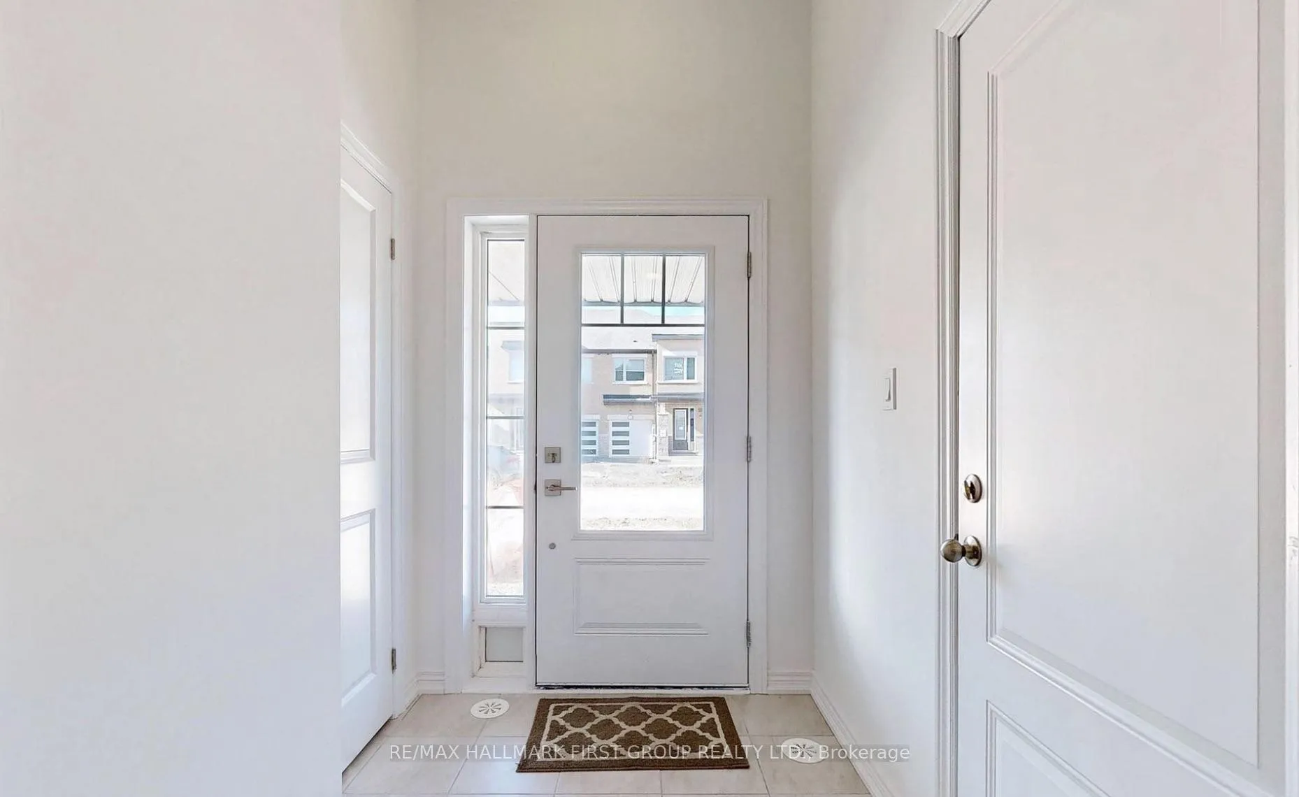 Photo 3 of 2033 Cameron Lott Crescent, Oshawa, Kedron — HOMEH