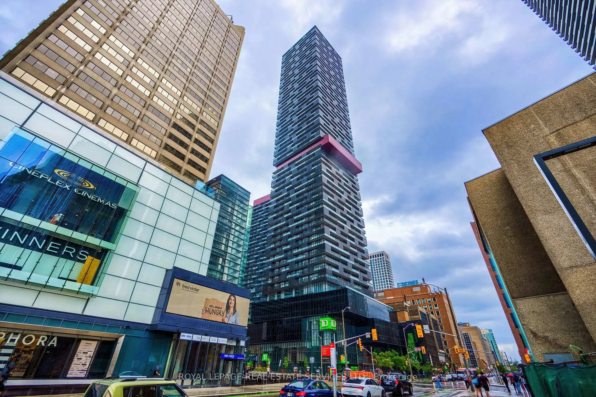 Front of Unit 2705, 8 Eglinton Avenue E