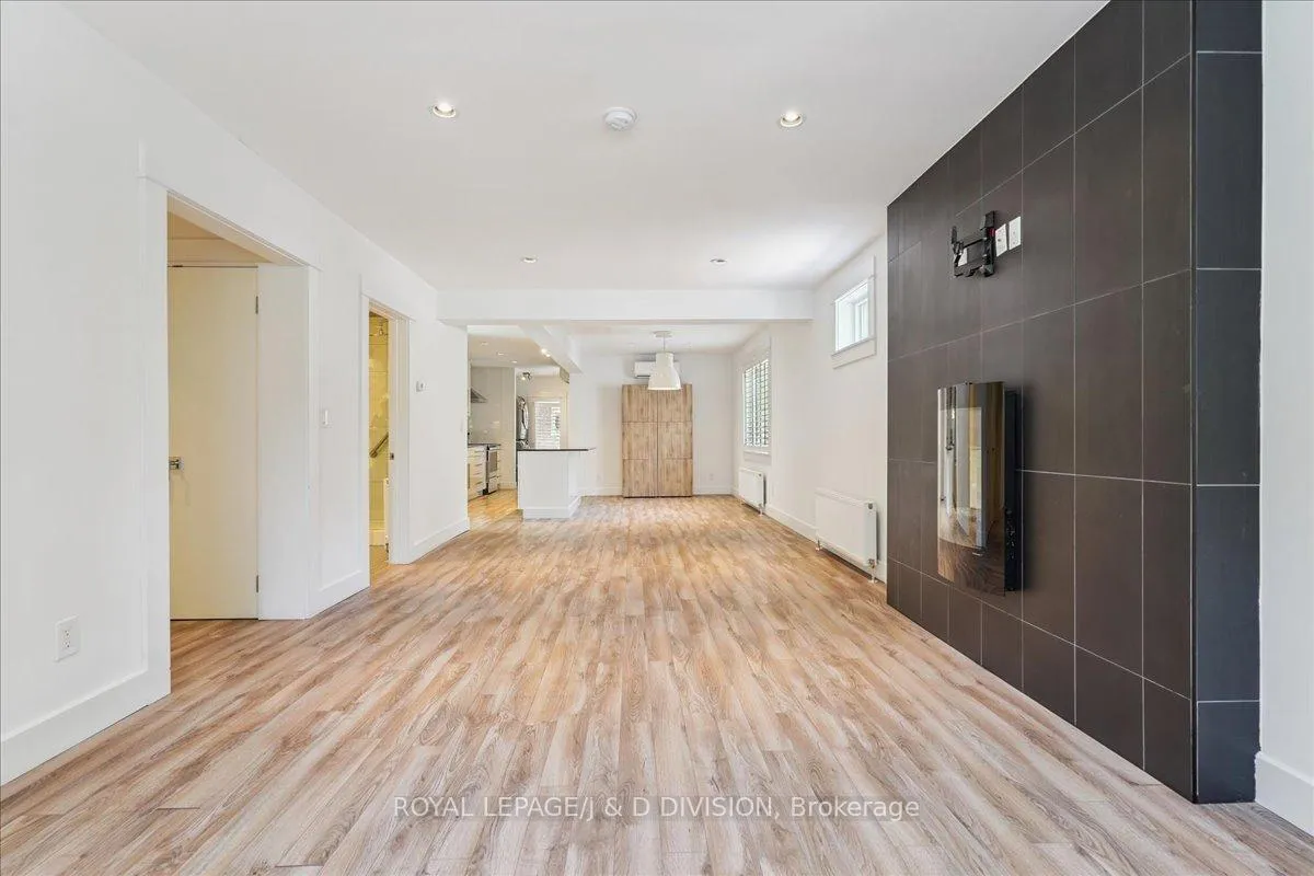 Photo 7 of Unit Unit #2/Main Fl, 17A Humewood Drive, Toronto, Humewood-Cedarvale — HOMEH