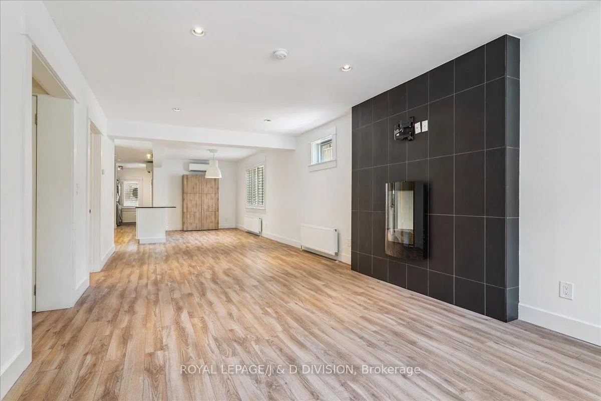 Photo 8 of Unit Unit #2/Main Fl, 17A Humewood Drive, Toronto, Humewood-Cedarvale — HOMEH