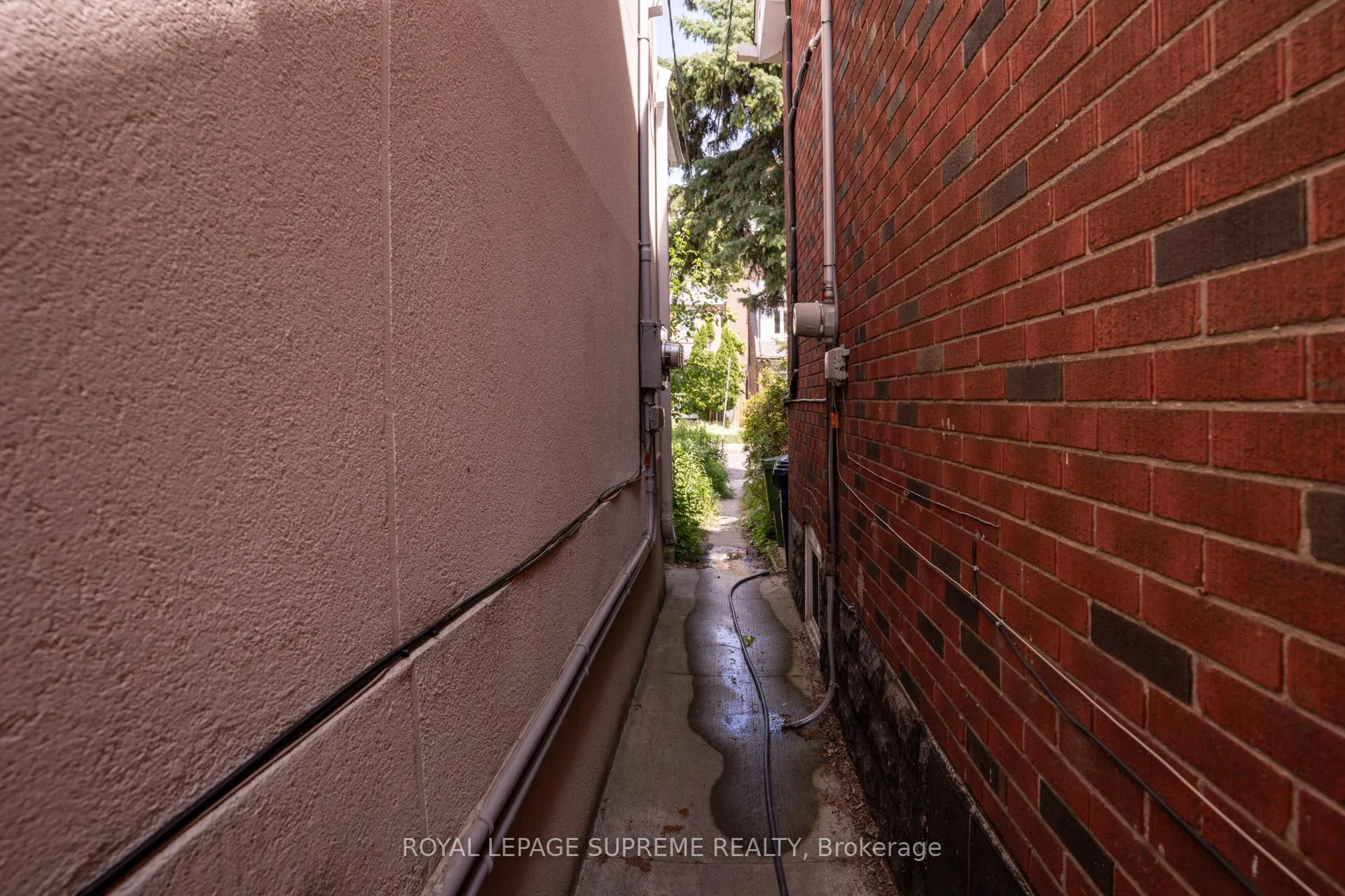 Photo 2 of Unit Lower, 66 Kenwood Avenue, Toronto, Humewood-Cedarvale — HOMEH