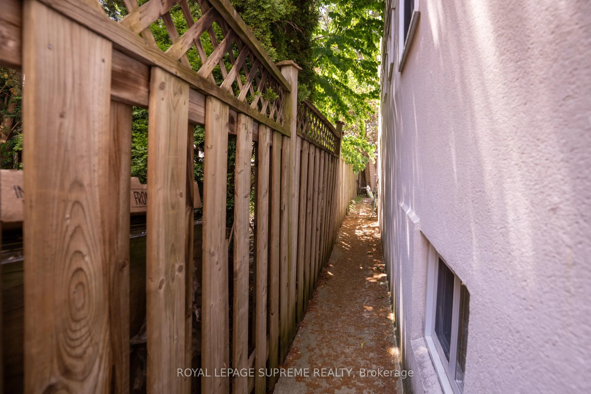 Photo 3 of Unit Lower, 66 Kenwood Avenue, Toronto, Humewood-Cedarvale — HOMEH