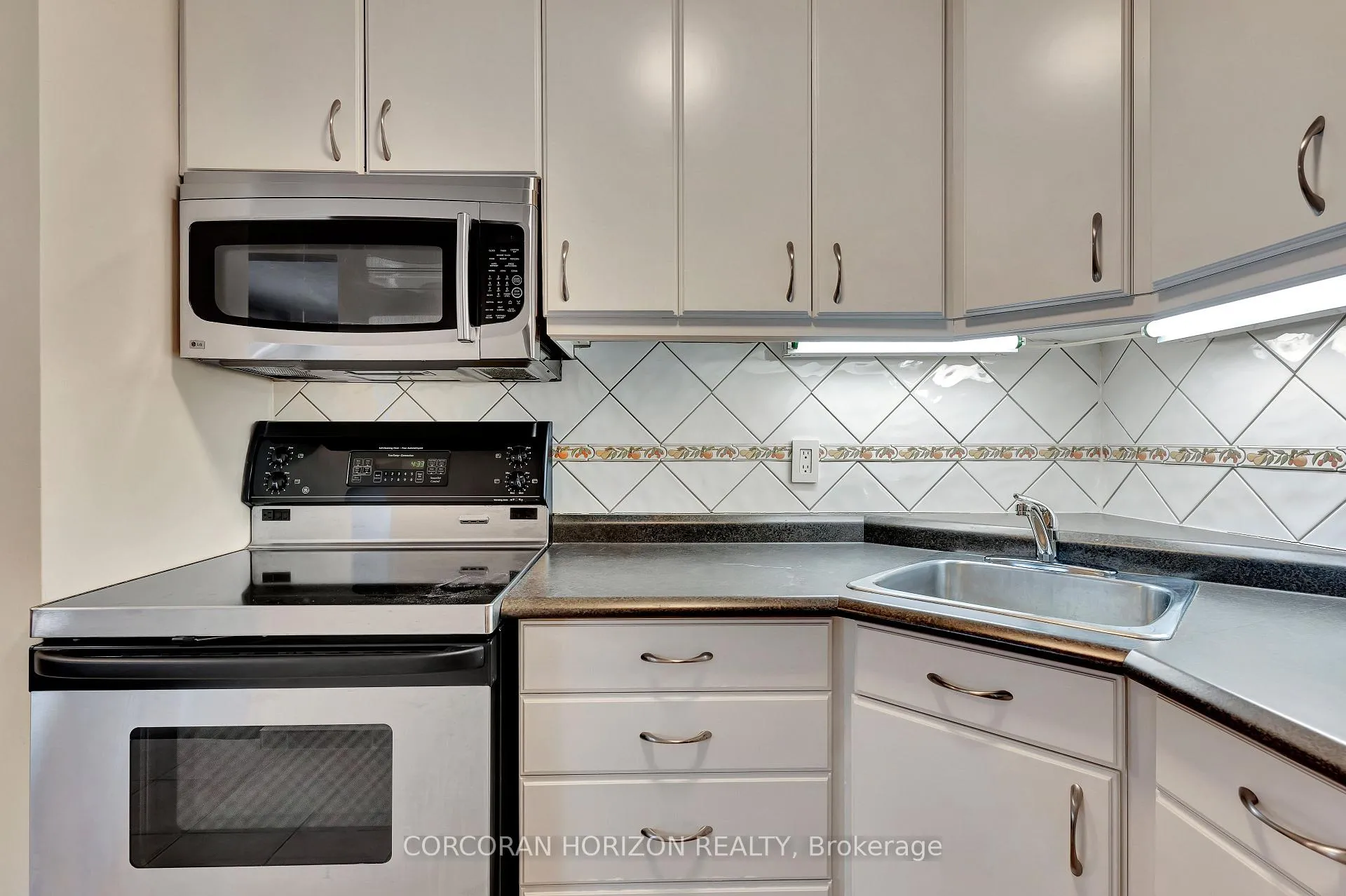 Photo 18 of Unit C, 48 Windom Road, Kitchener — HOMEH