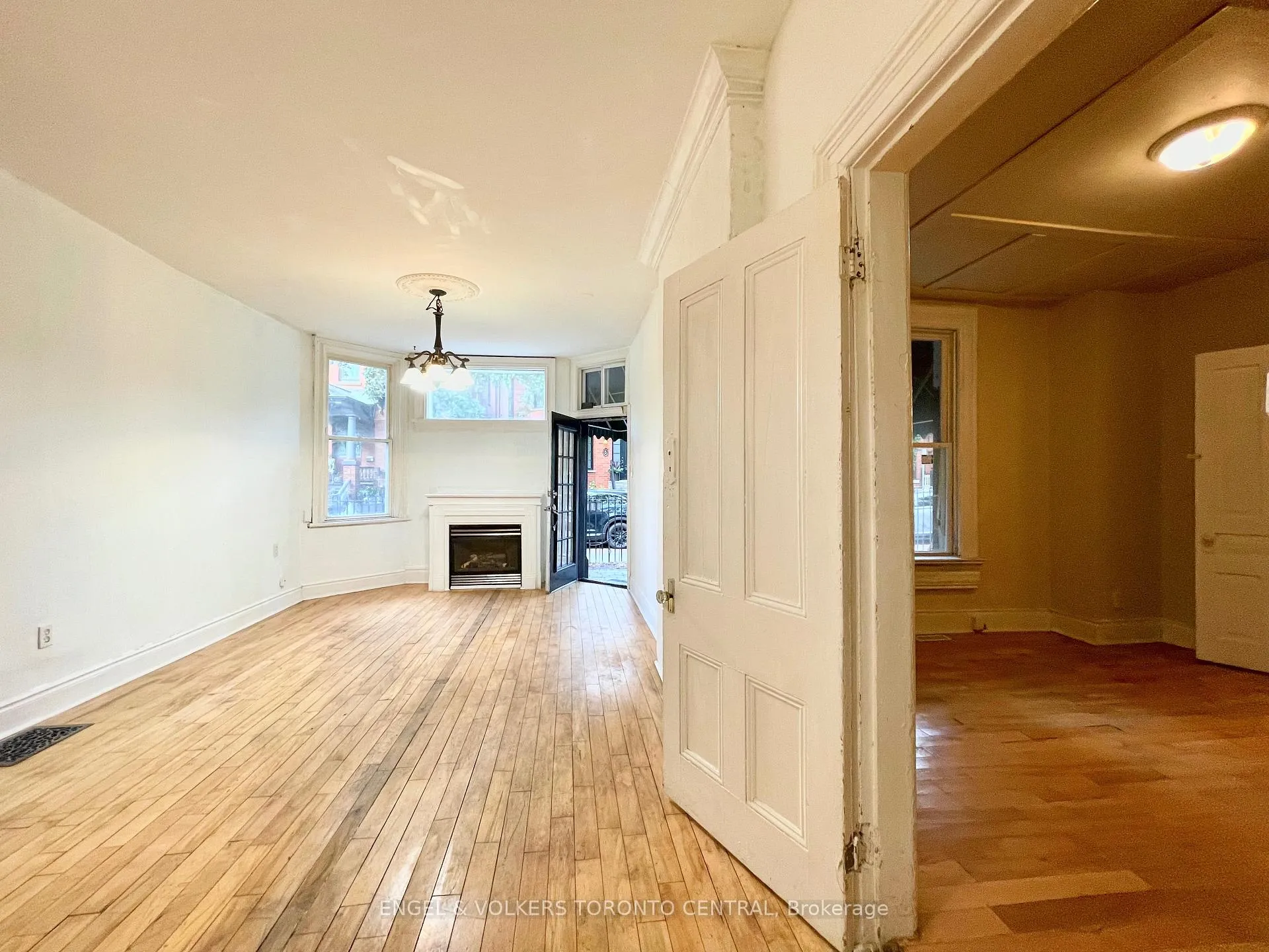 Photo 4 of Unit 2, 483 Ontario Street, Toronto, Cabbagetown-South St. James Town — HOMEH