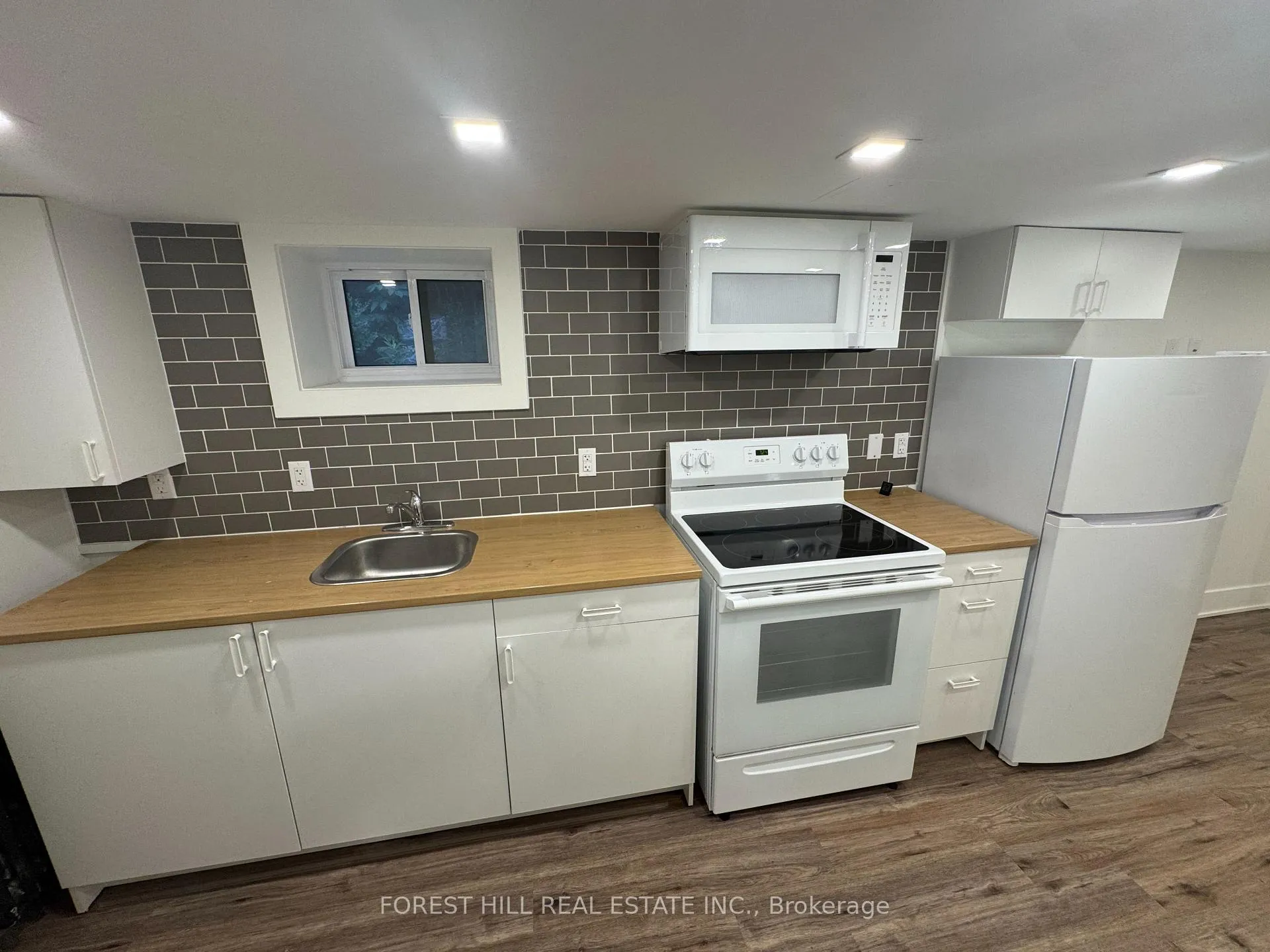 Photo 3 of Unit Bsmt, 3 Eleanor Avenue, Toronto, Oakwood Village — HOMEH