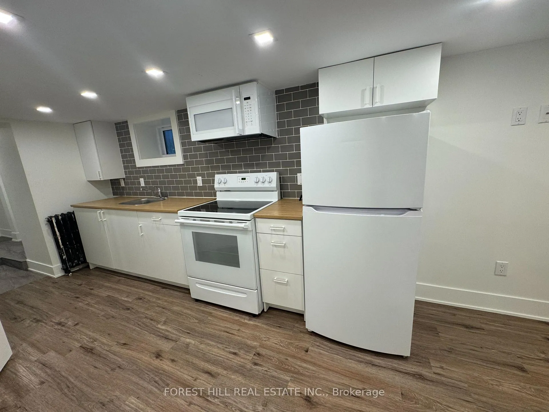 Photo 4 of Unit Bsmt, 3 Eleanor Avenue, Toronto, Oakwood Village — HOMEH