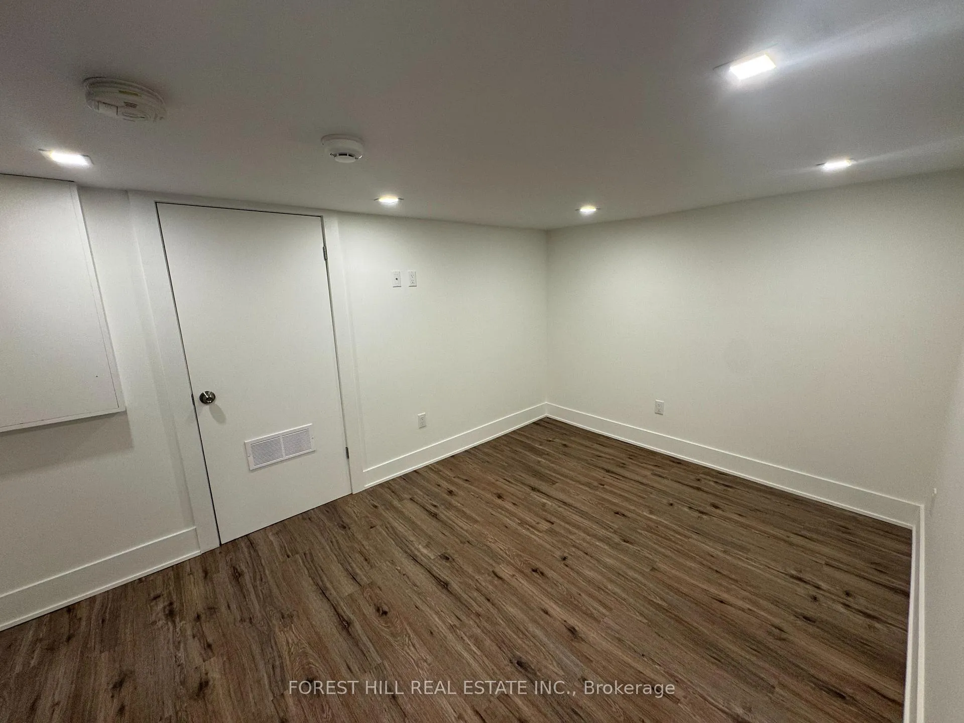 Photo 6 of Unit Bsmt, 3 Eleanor Avenue, Toronto, Oakwood Village — HOMEH