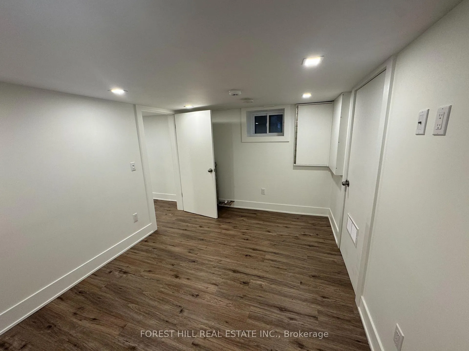 Photo 7 of Unit Bsmt, 3 Eleanor Avenue, Toronto, Oakwood Village — HOMEH