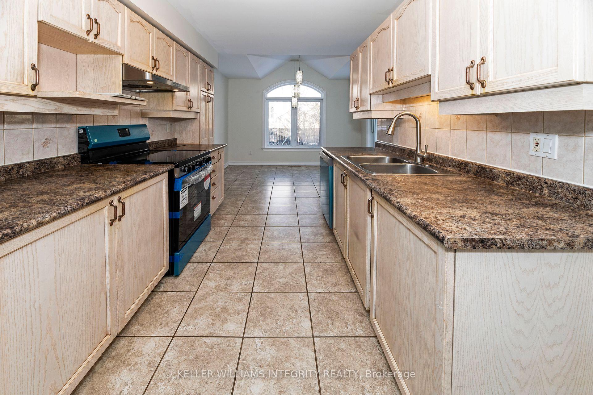 Photo 8 of 460 cache bay Crescent, Ottawa, Blossom Park/Kemp Park/Findlay Creek — HOMEH